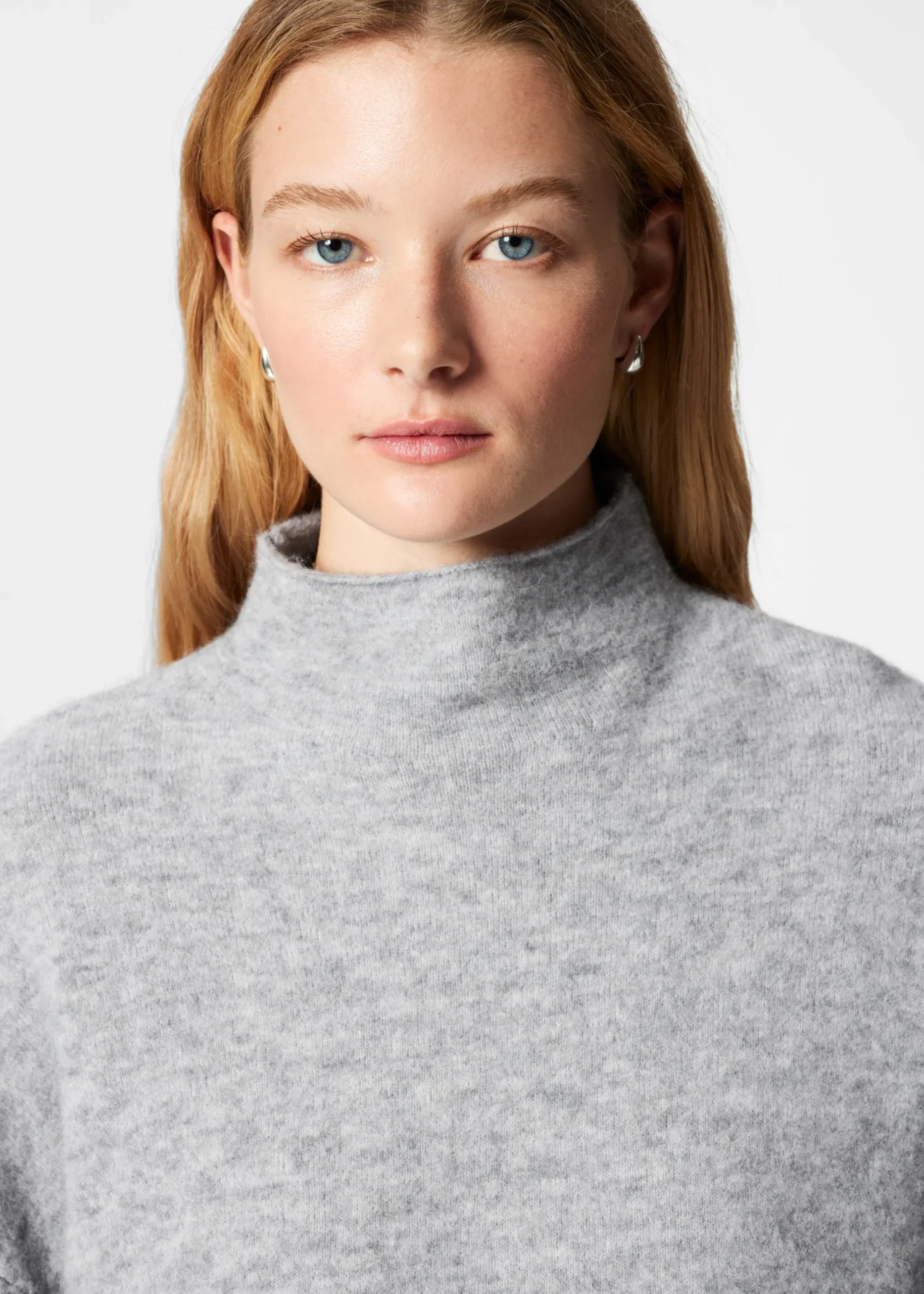 Alpaka-Strickpullover mit hohem Kragen