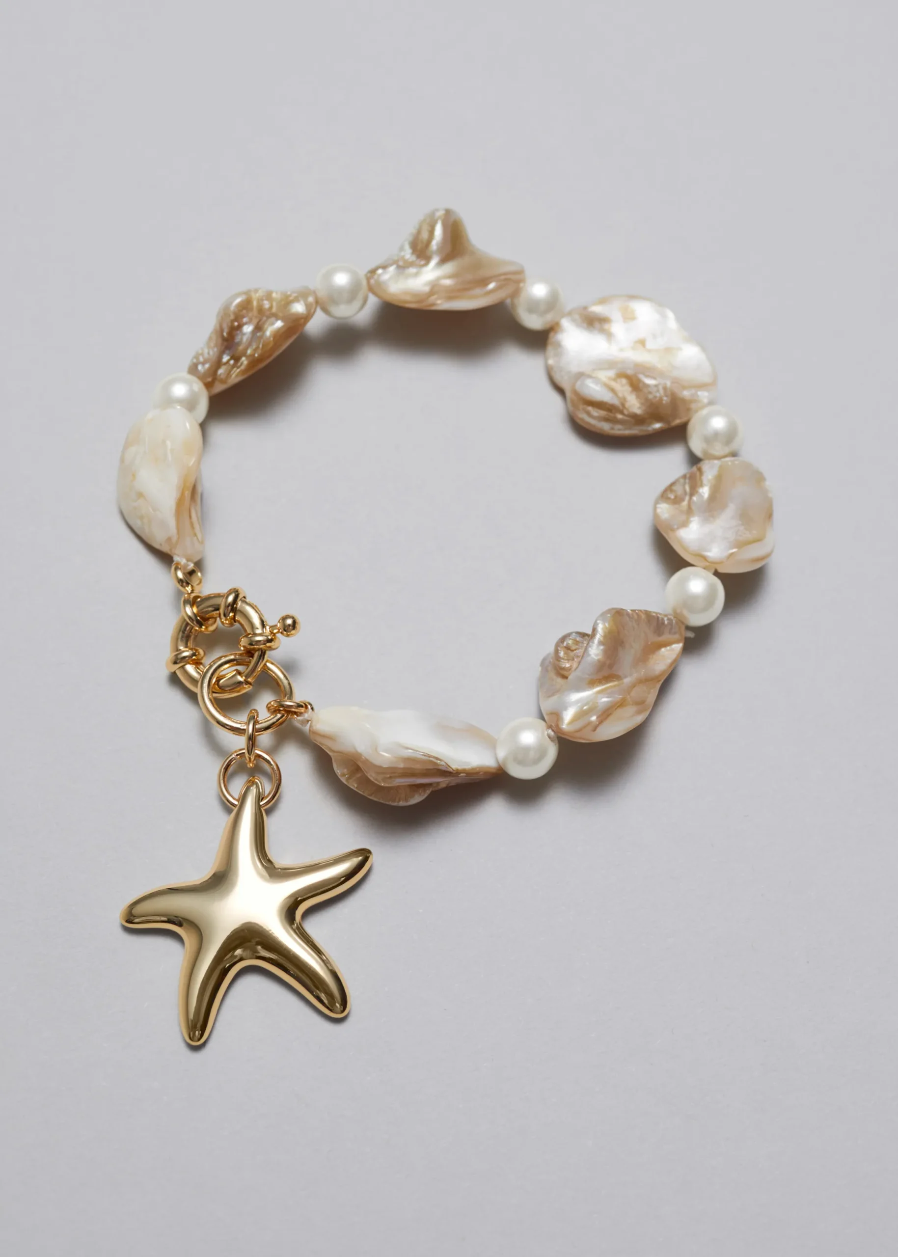 Armband mit Seestern und Muscheln