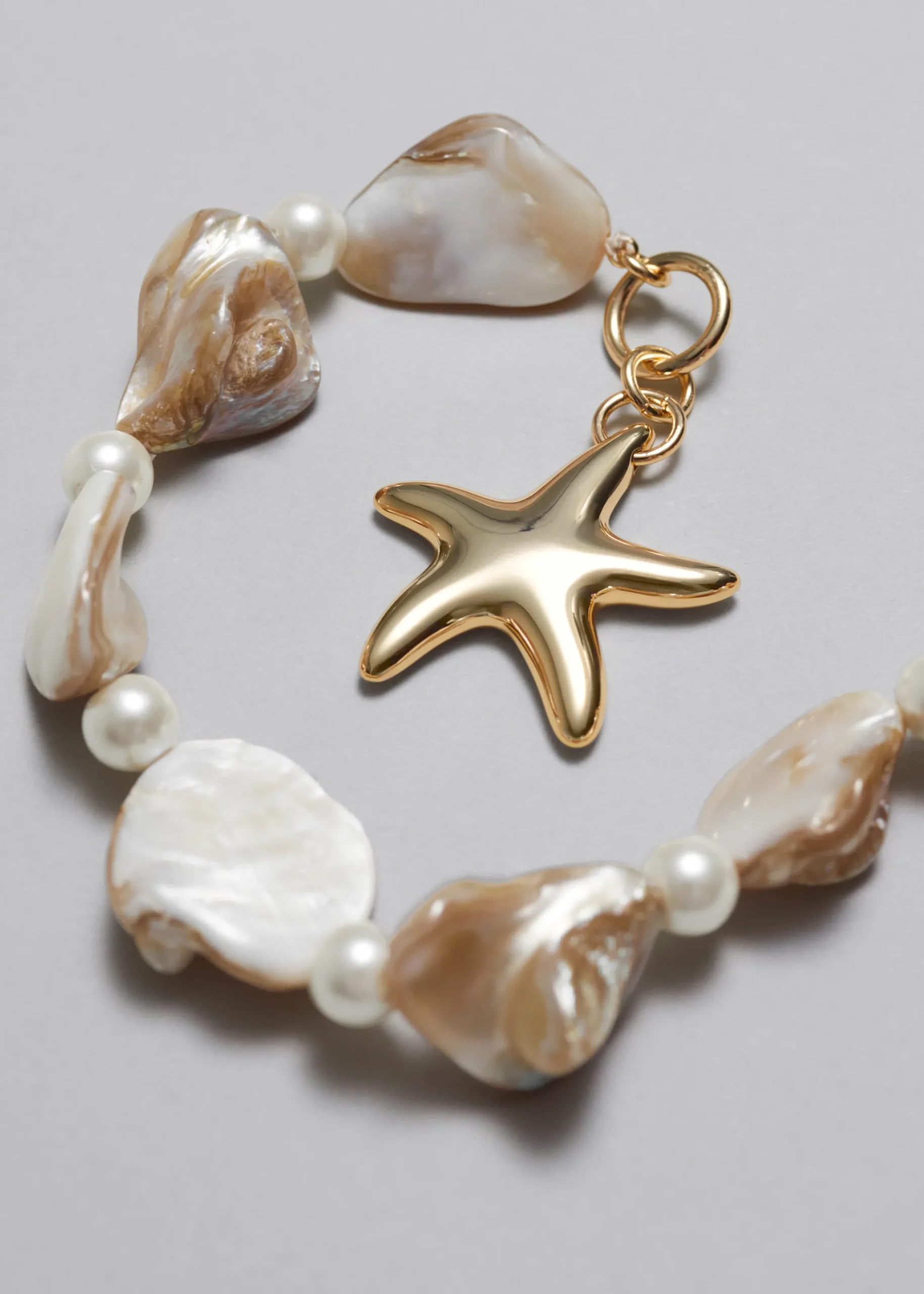 Armband mit Seestern und Muscheln