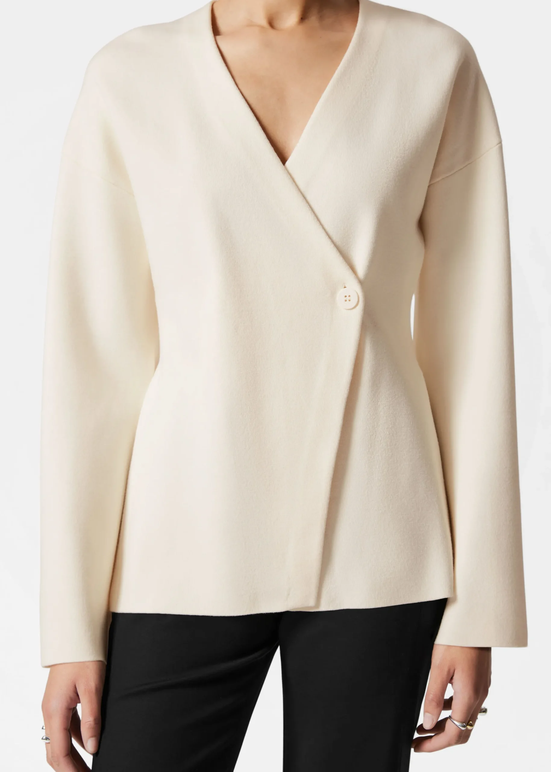 Asymmetrische Strickjacke