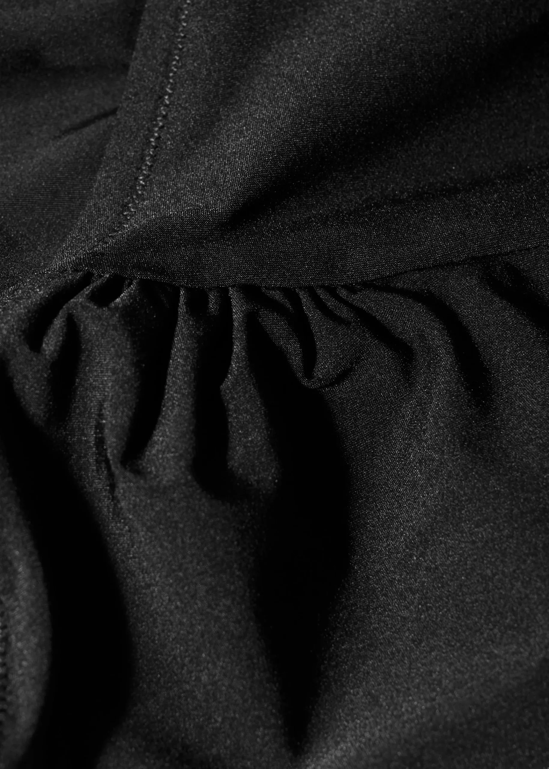 Asymmetrischer Neckholder-Badeanzug