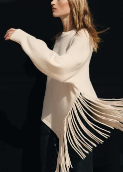 Asymmetrischer Pullover mit Fransen