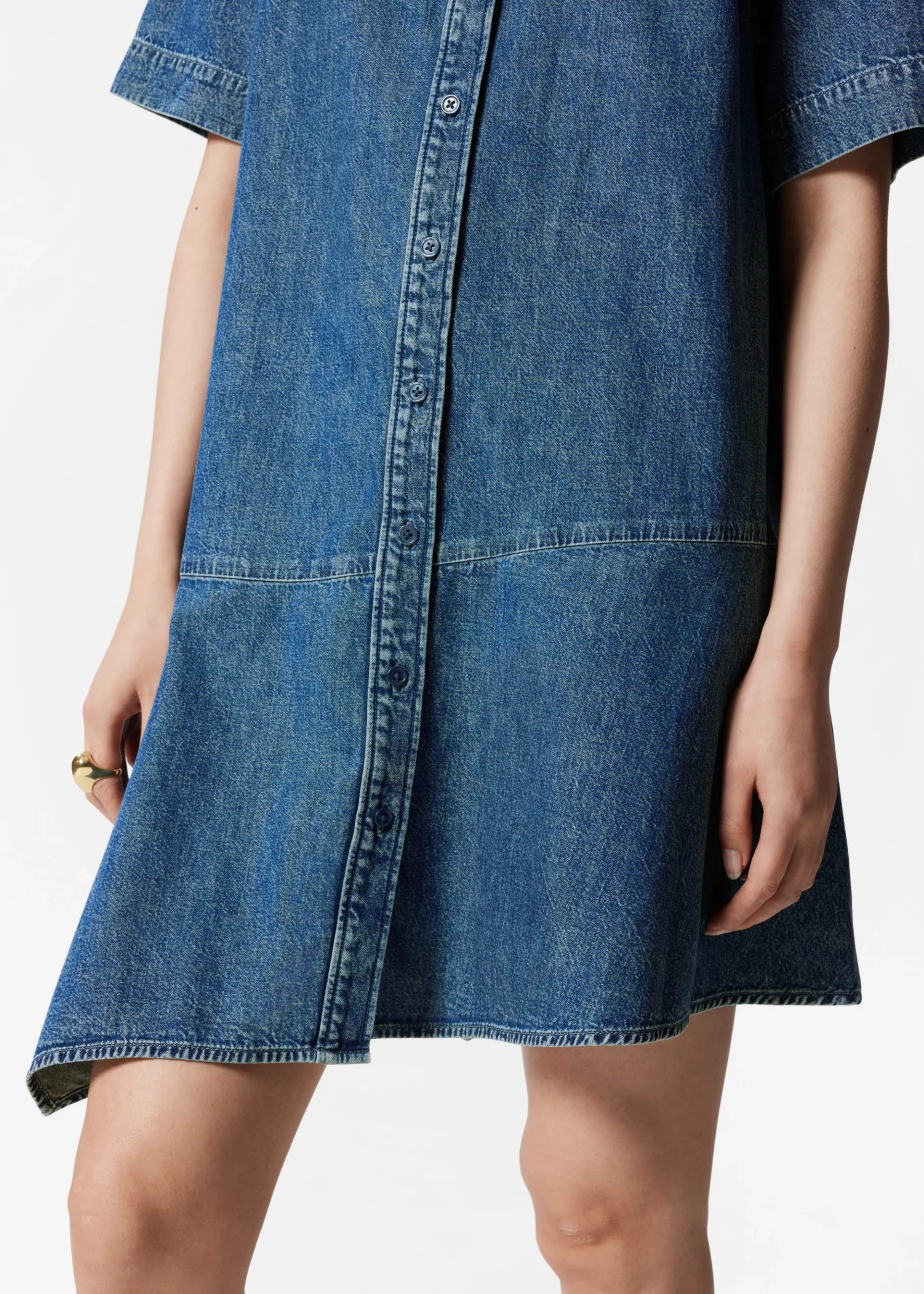 Asymmetrisches T-Shirt-Kleid aus Denim