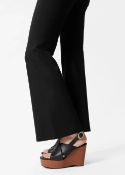 Ausgestellte Hose