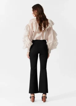 Ausgestellte Hose