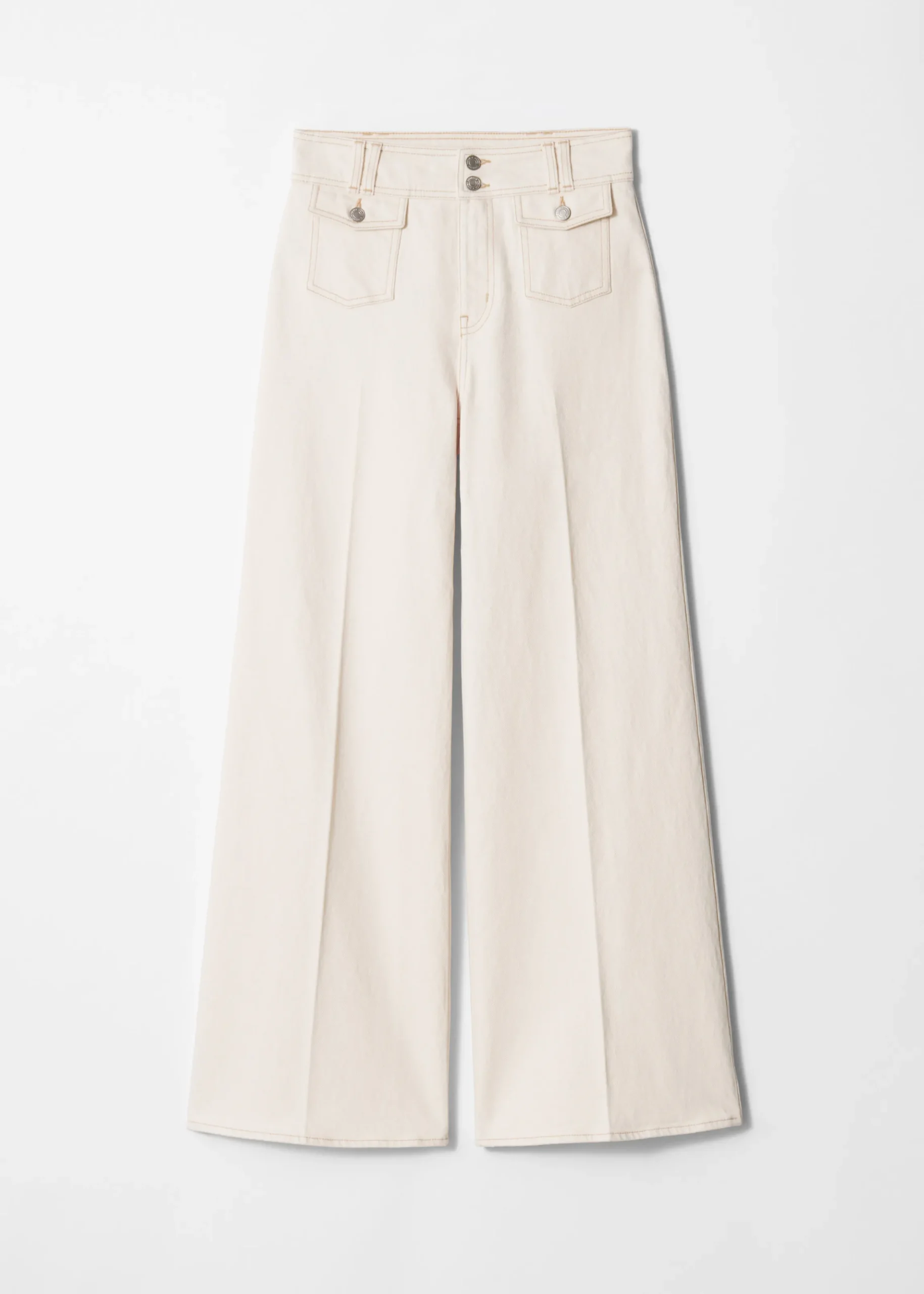 Ausgestellte Jeans mit Bügelfalten
