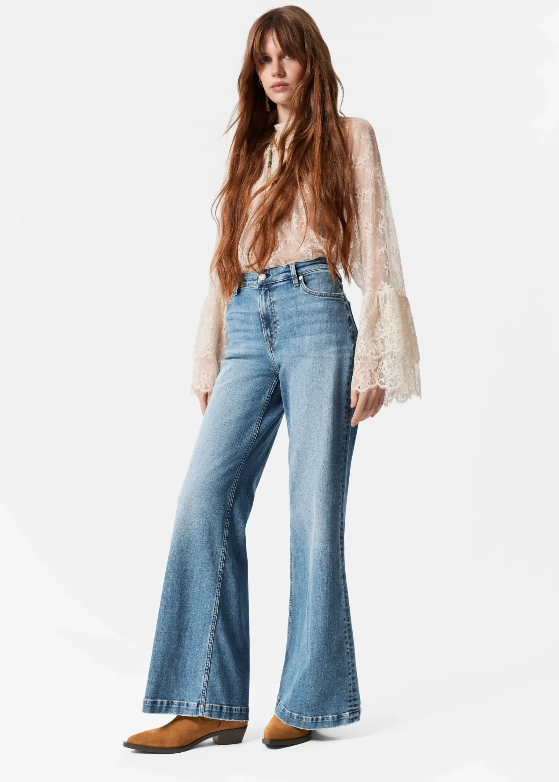 Ausgestellte Jeans mit hohem Bund