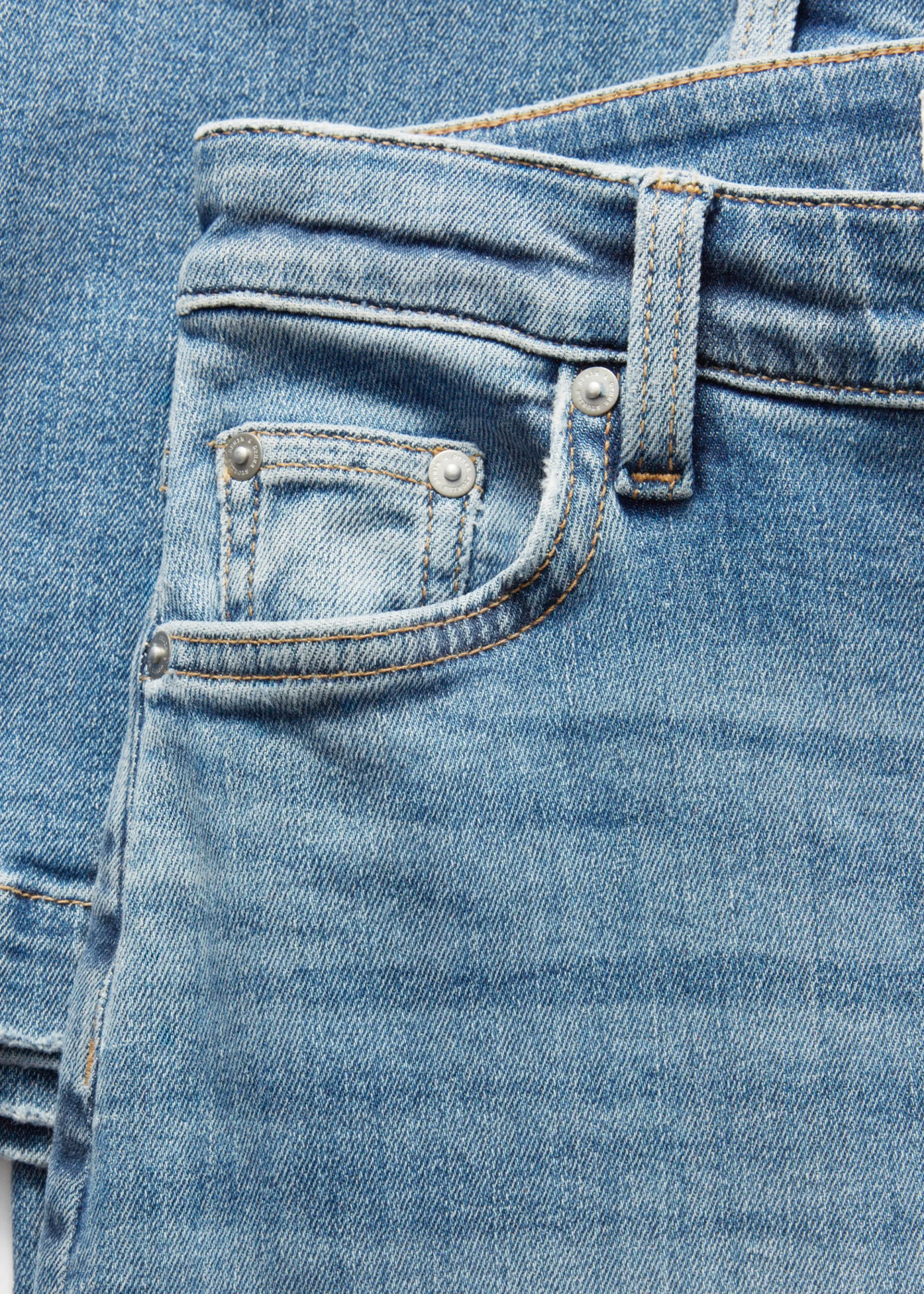 Ausgestellte Jeans mit hohem Bund