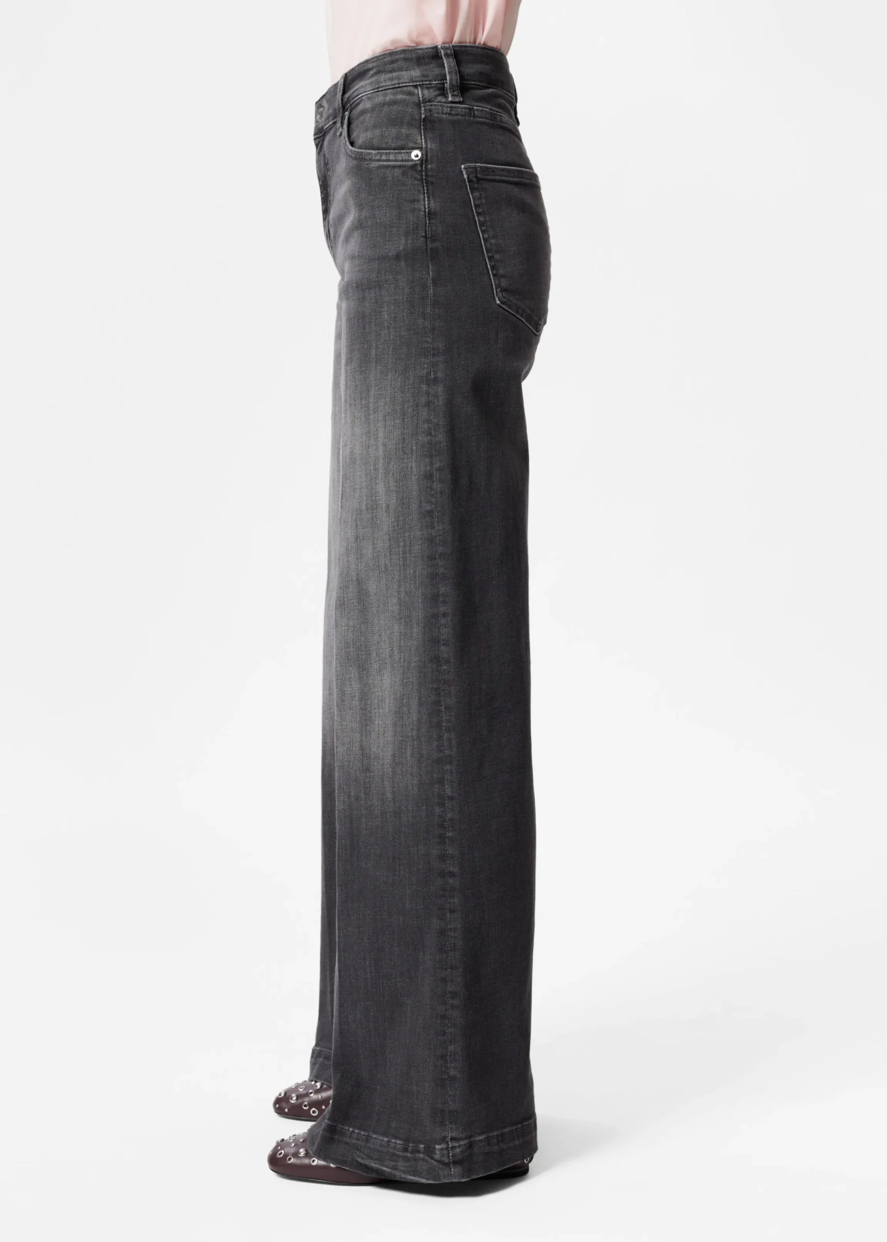 Ausgestellte Jeans mit hohem Bund