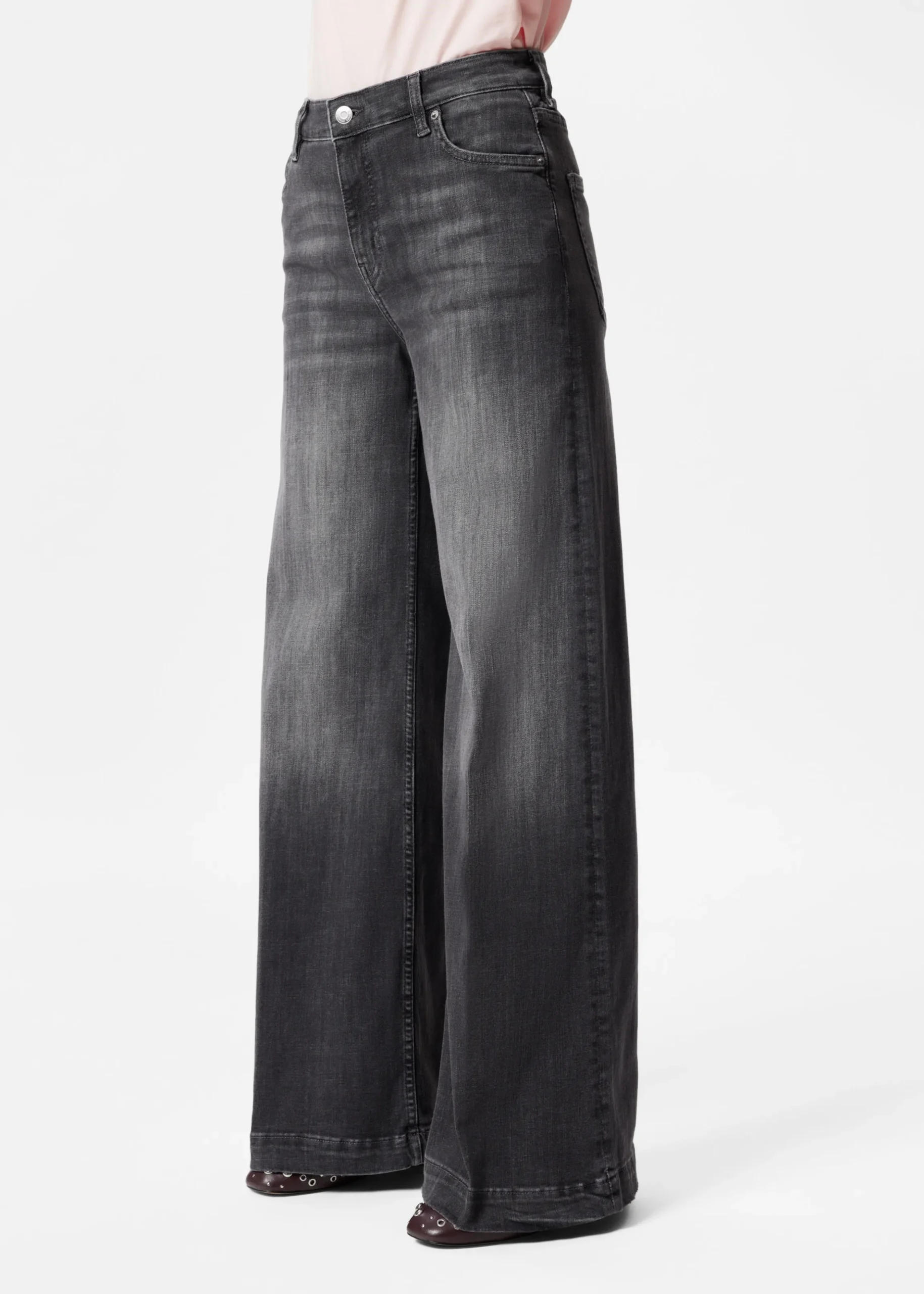 Ausgestellte Jeans mit hohem Bund