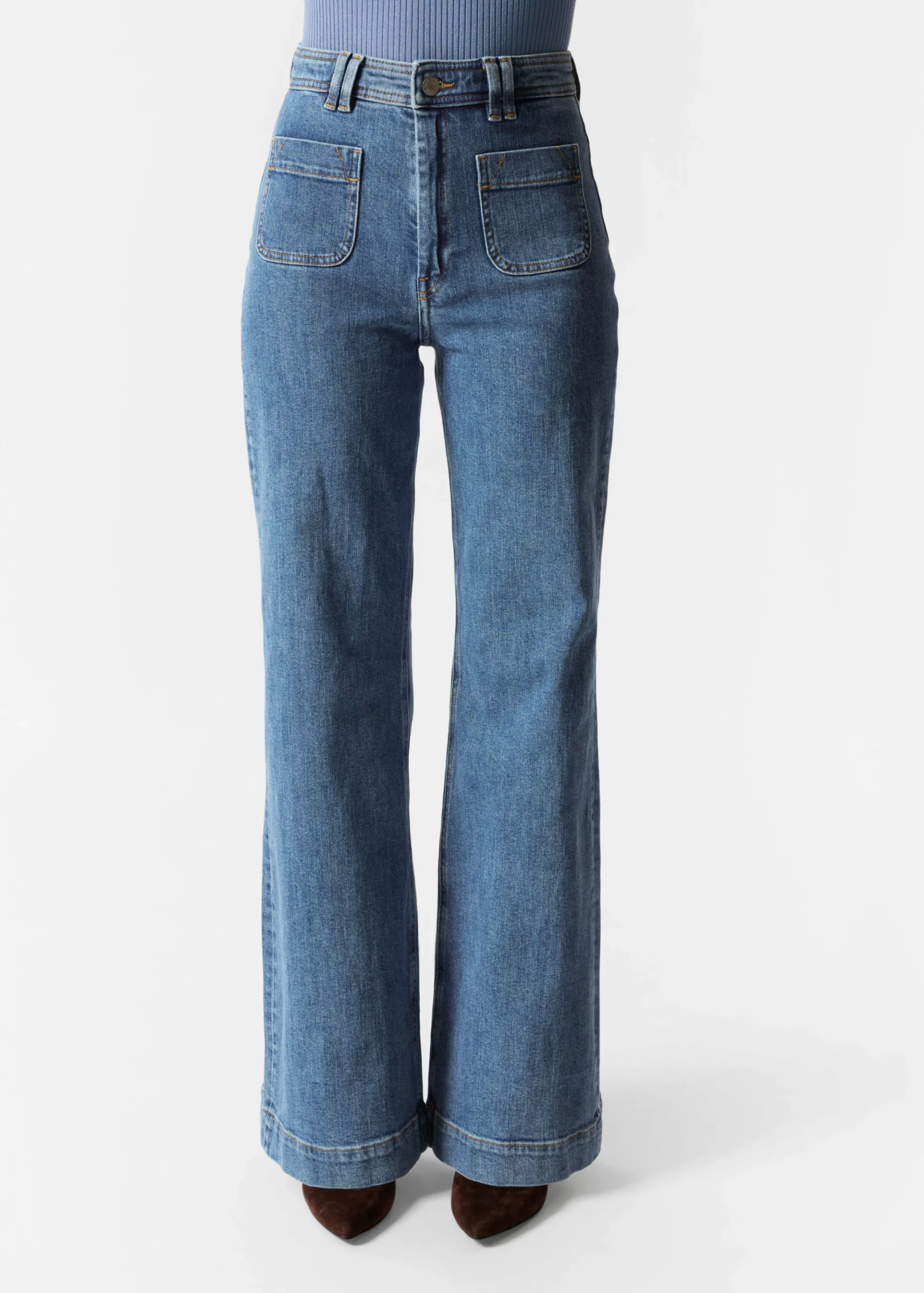 Ausgestellte Jeans mit hohem Bund