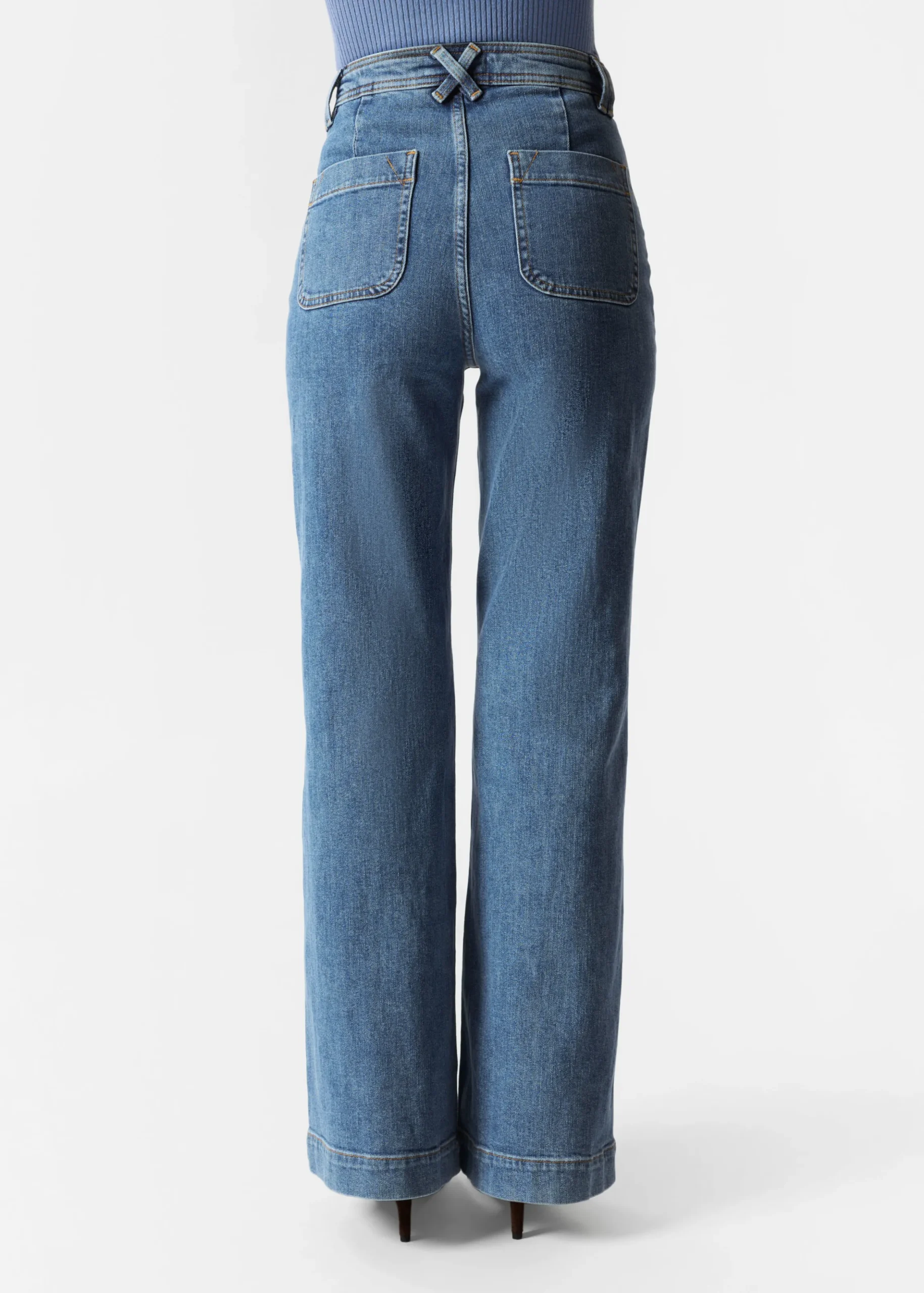 Ausgestellte Jeans mit hohem Bund