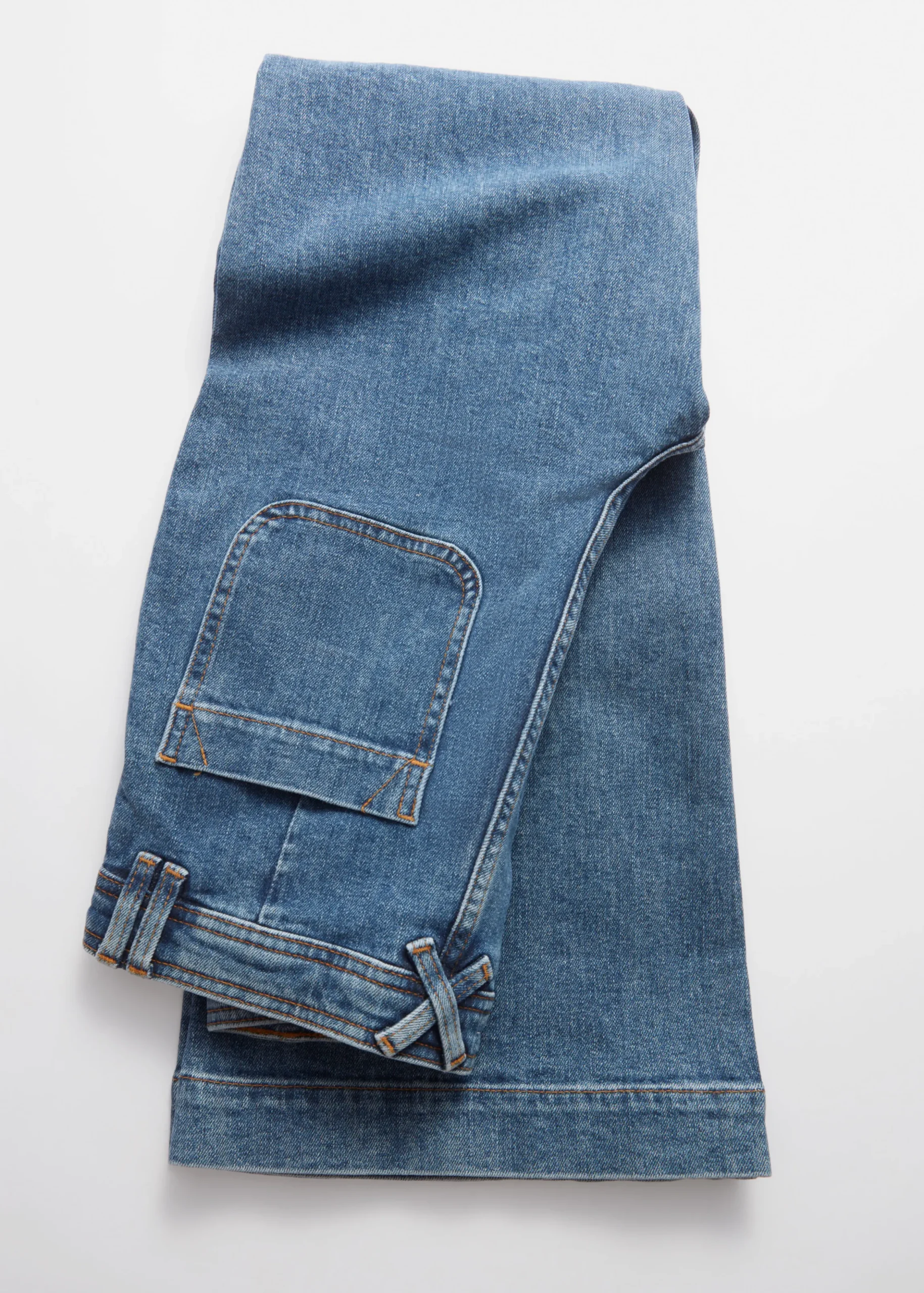 Ausgestellte Jeans mit hohem Bund