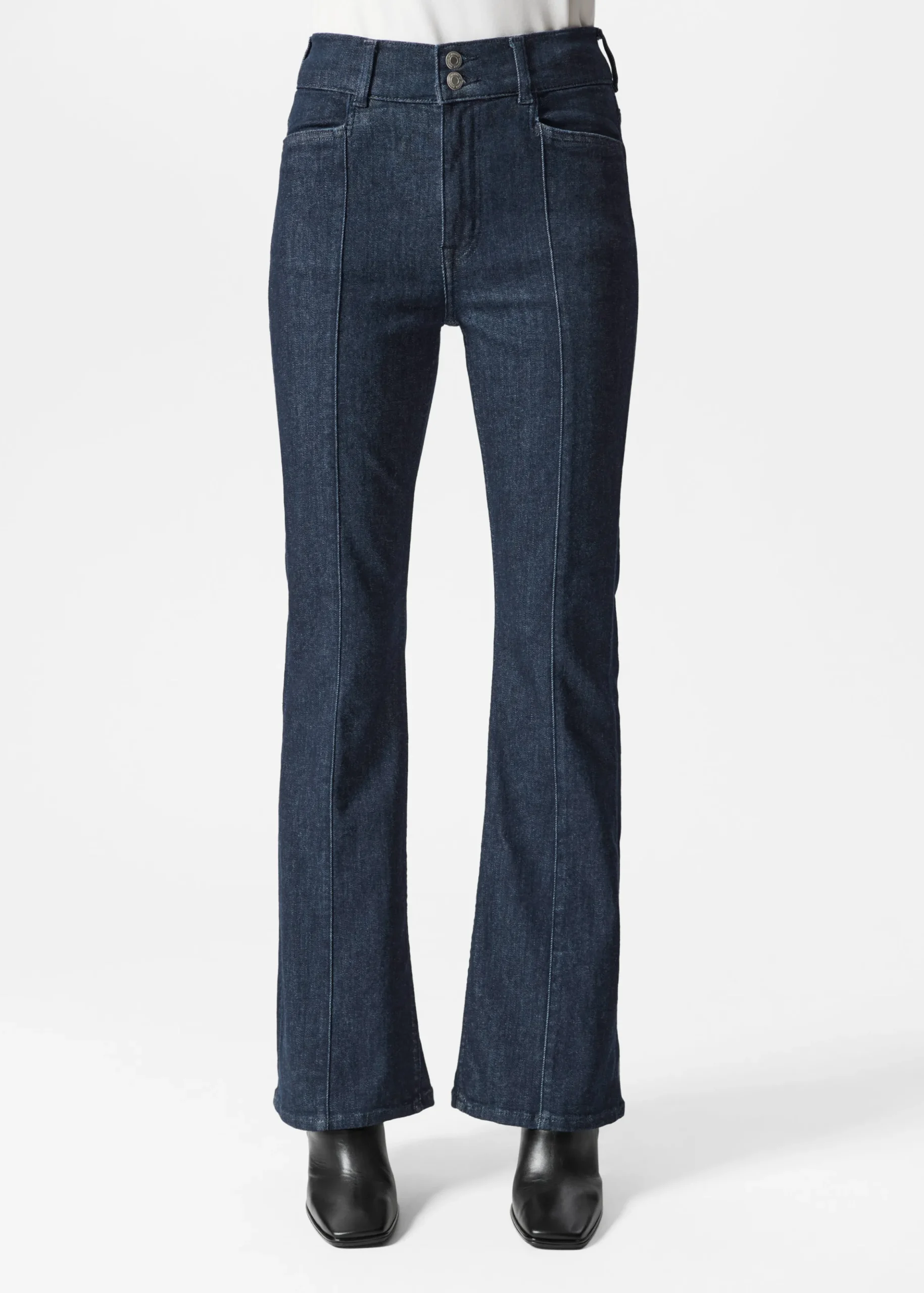 Ausgestellte Jeans mit schmaler Passform