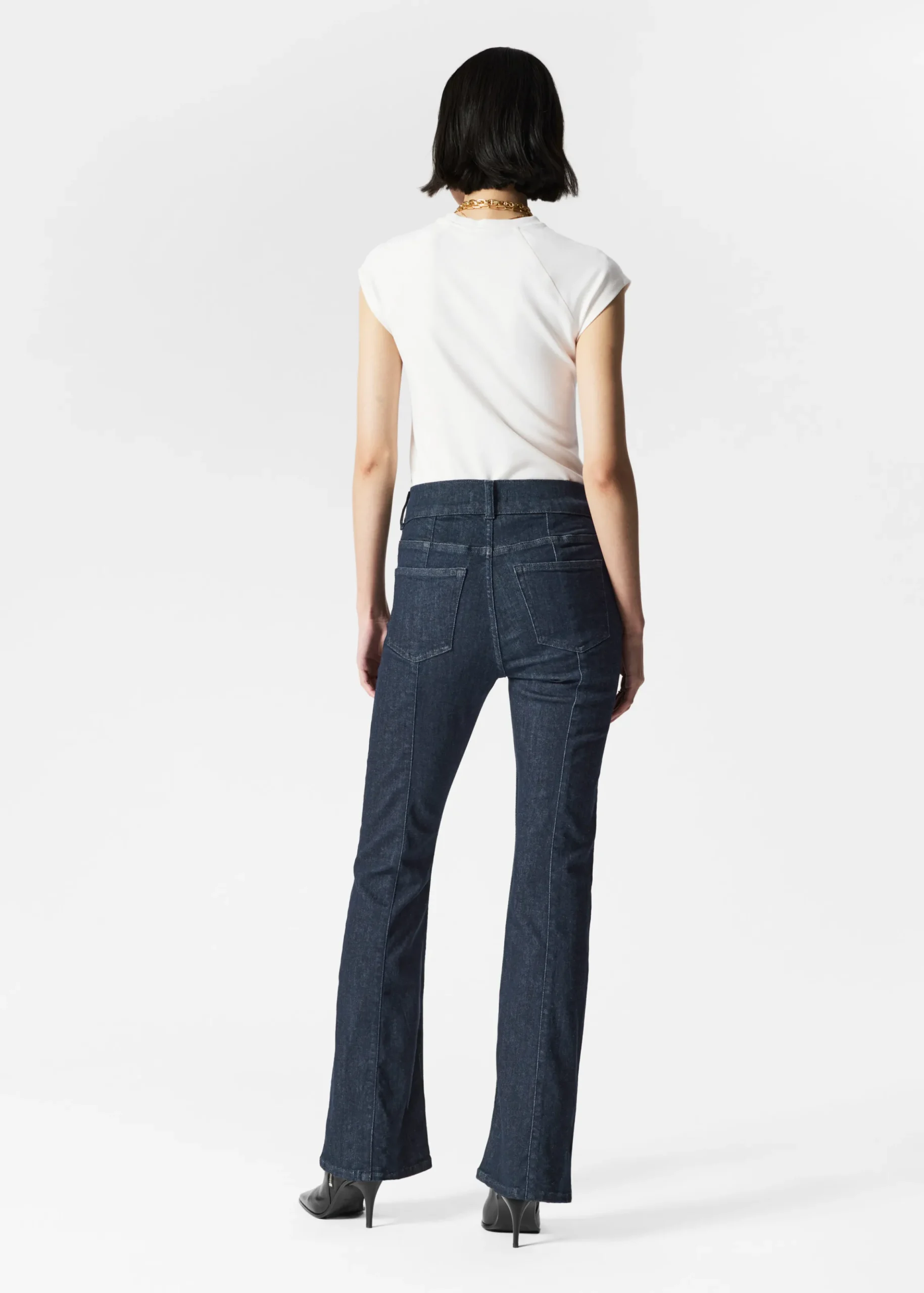 Ausgestellte Jeans mit schmaler Passform