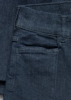 Ausgestellte Jeans mit schmaler Passform