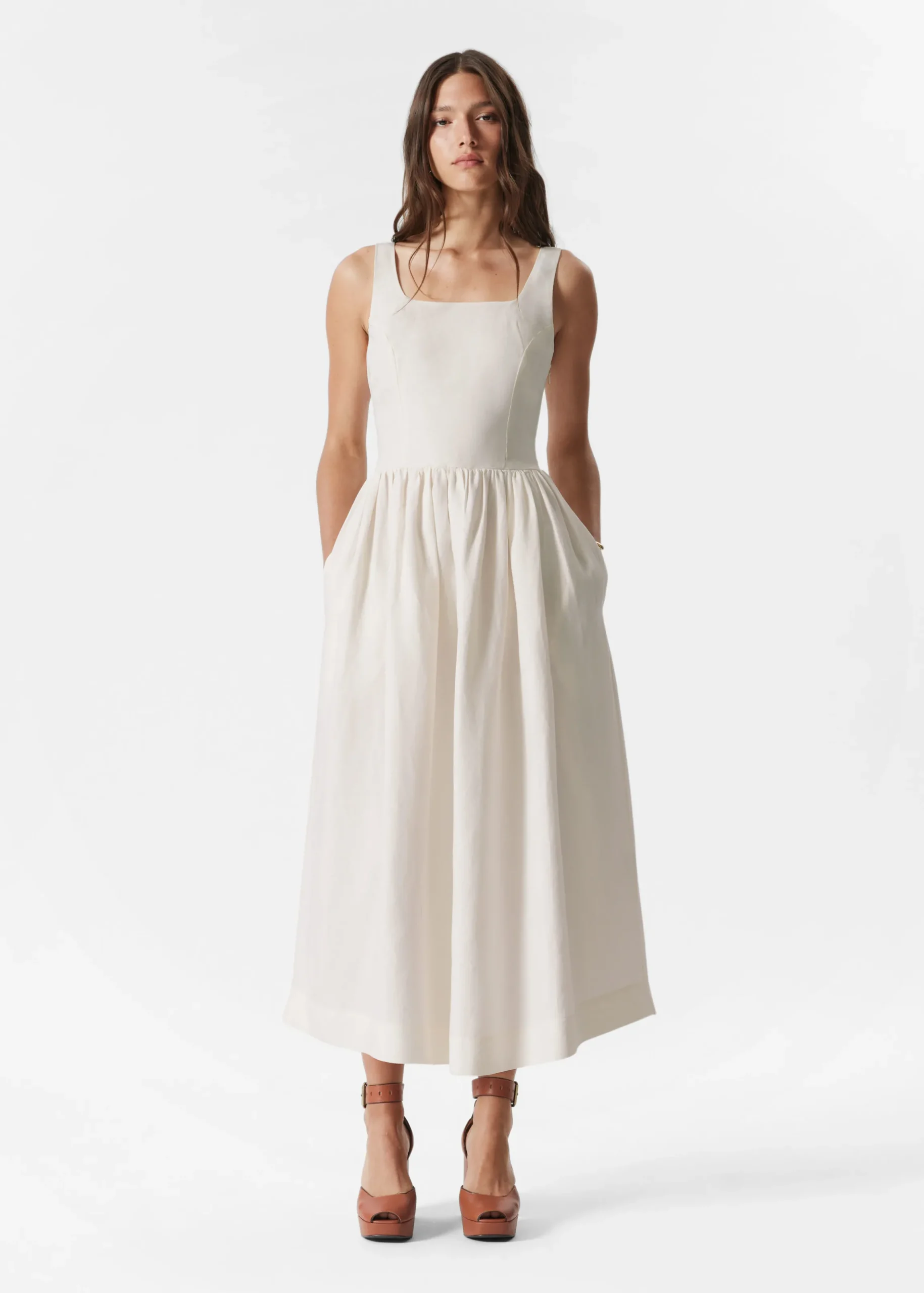 Ausgestelltes Midikleid