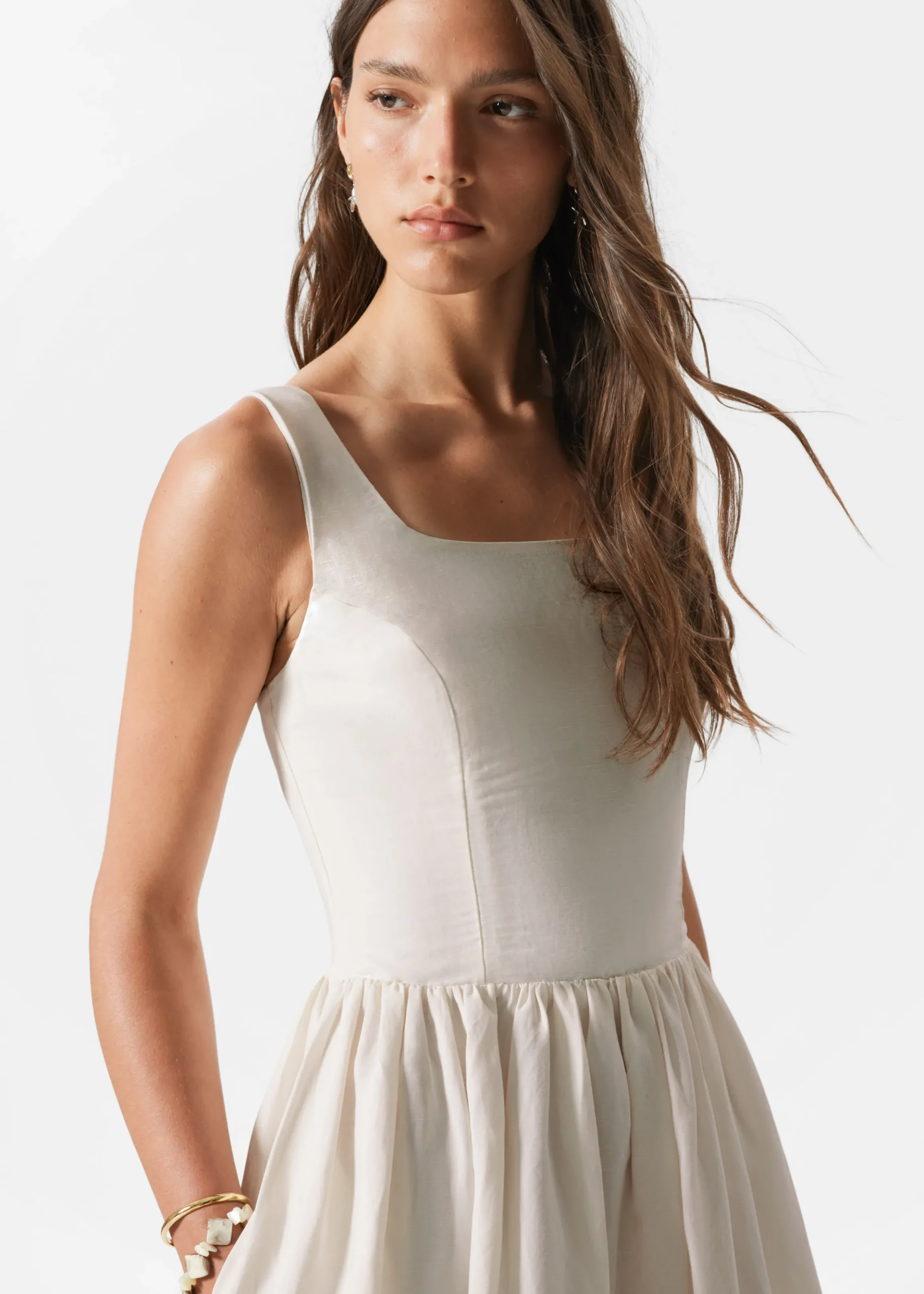 Ausgestelltes Midikleid