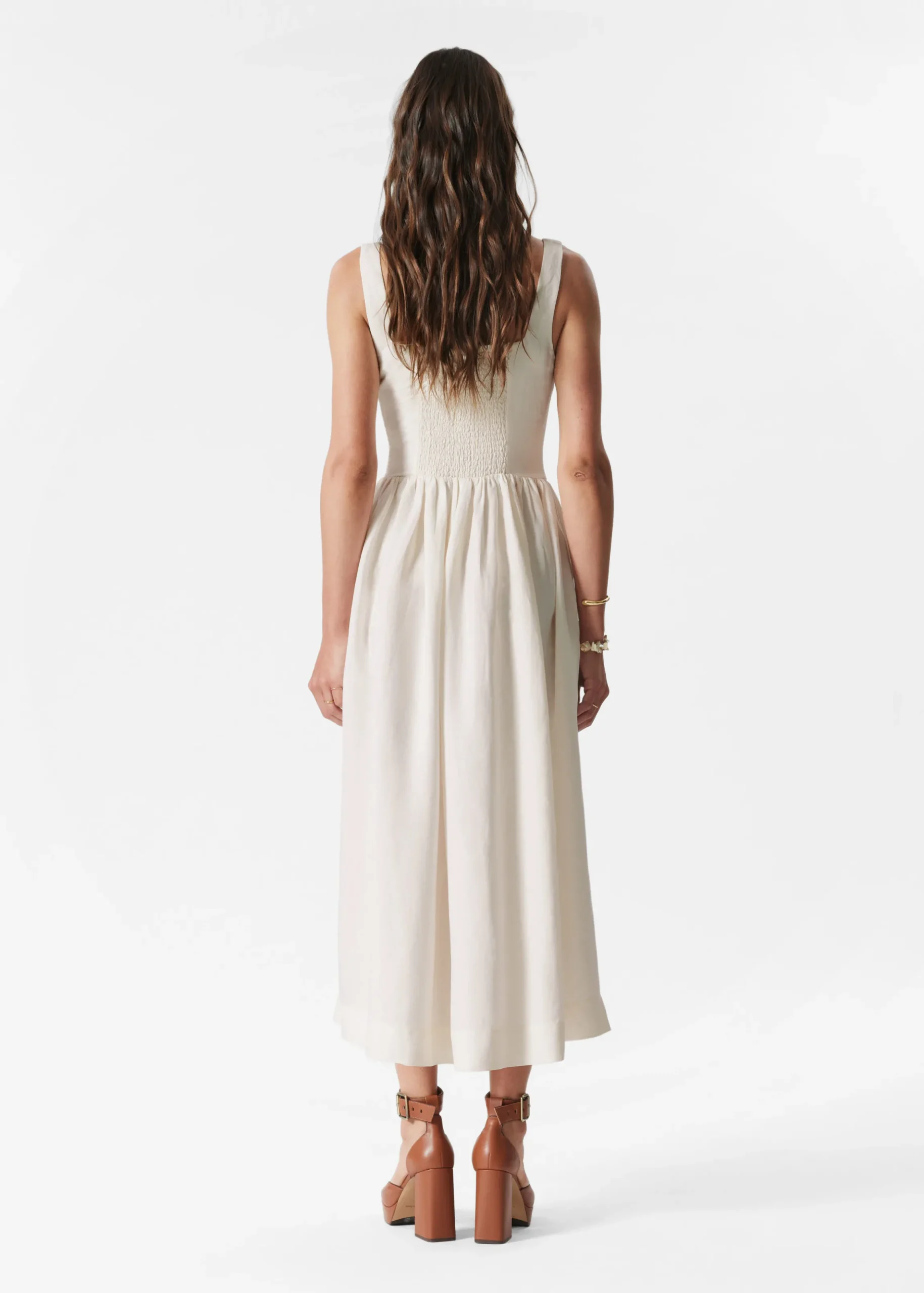 Ausgestelltes Midikleid