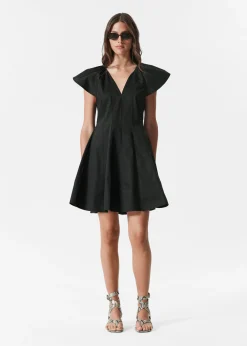 Ausgestelltes Minikleid