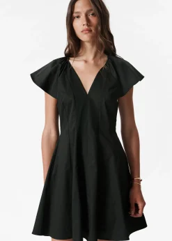Ausgestelltes Minikleid