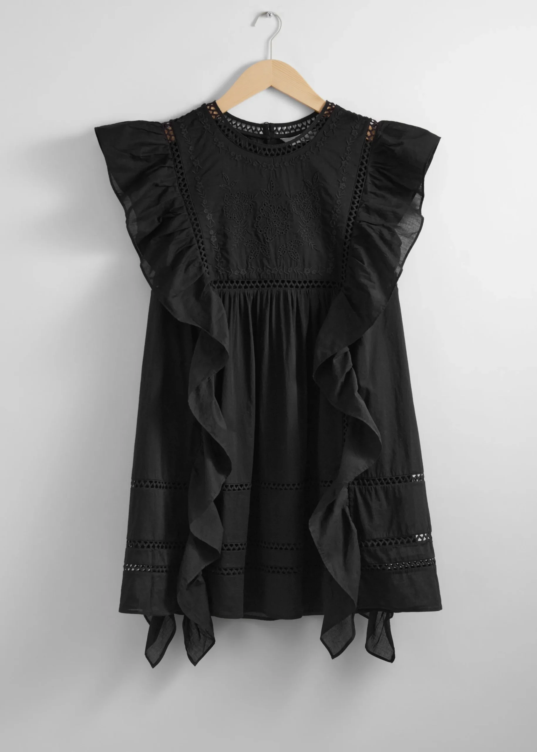 Besticktes Minikleid mit Rüschen