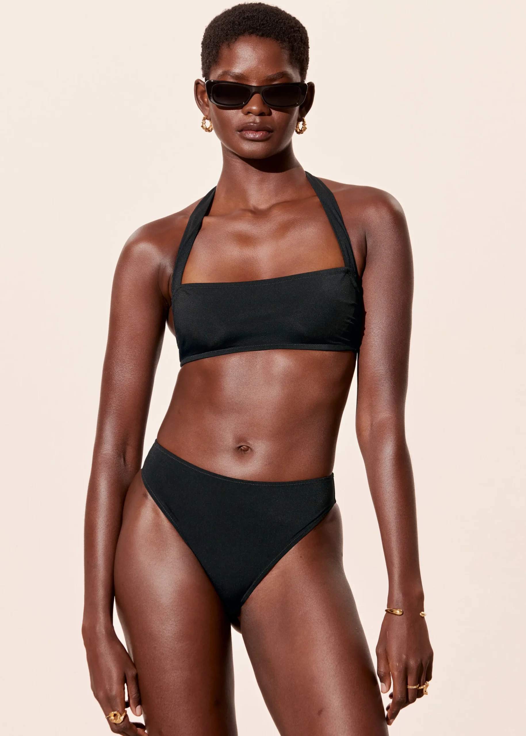 Bikinihose mit hohem Beinausschnitt