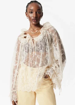 Bluse mit Spitze und Volants