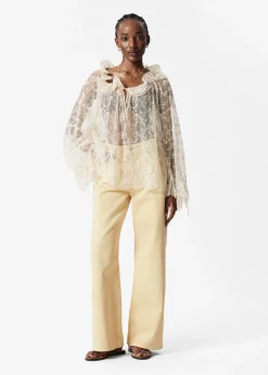 Bluse mit Spitze und Volants