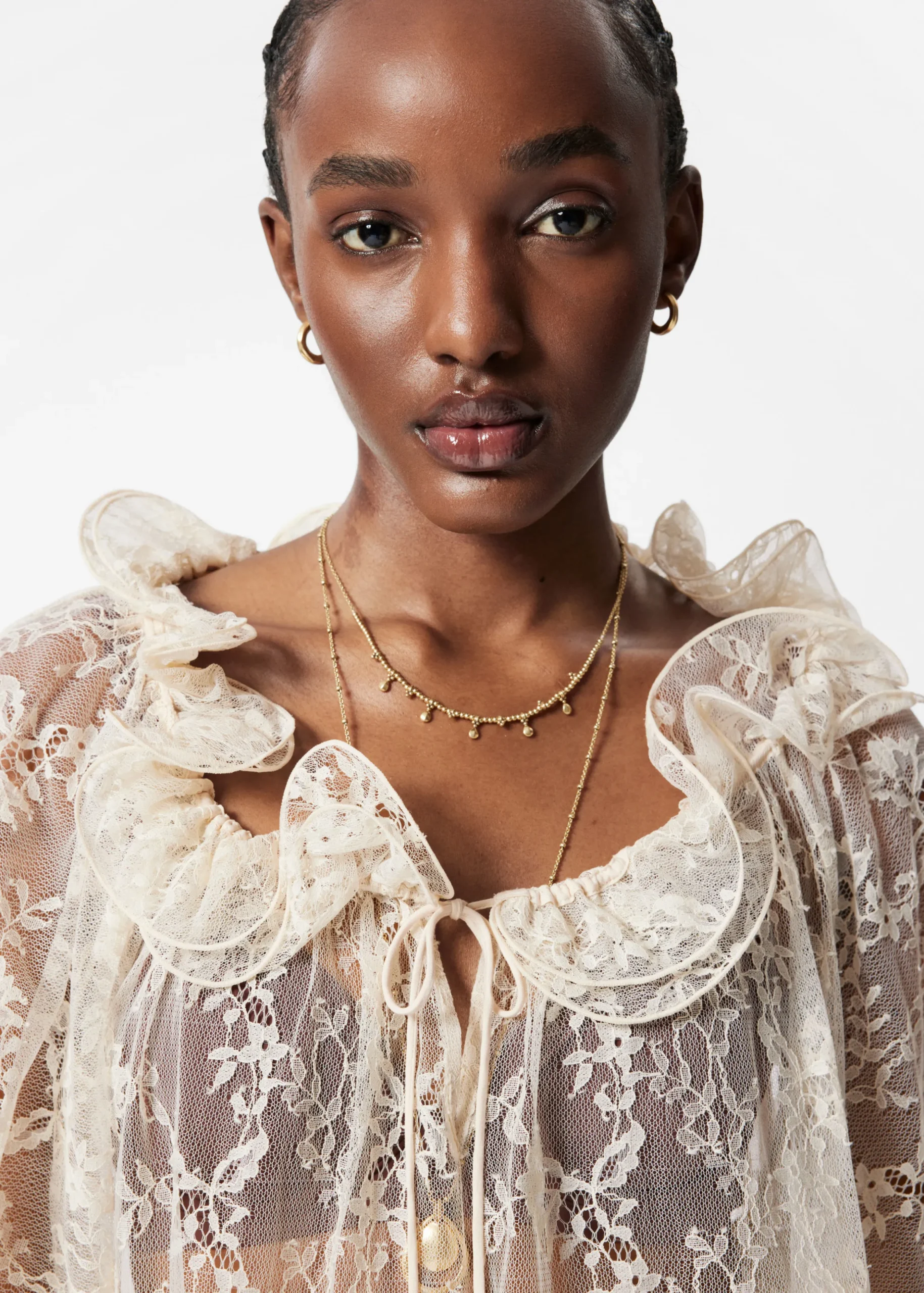 Bluse mit Spitze und Volants