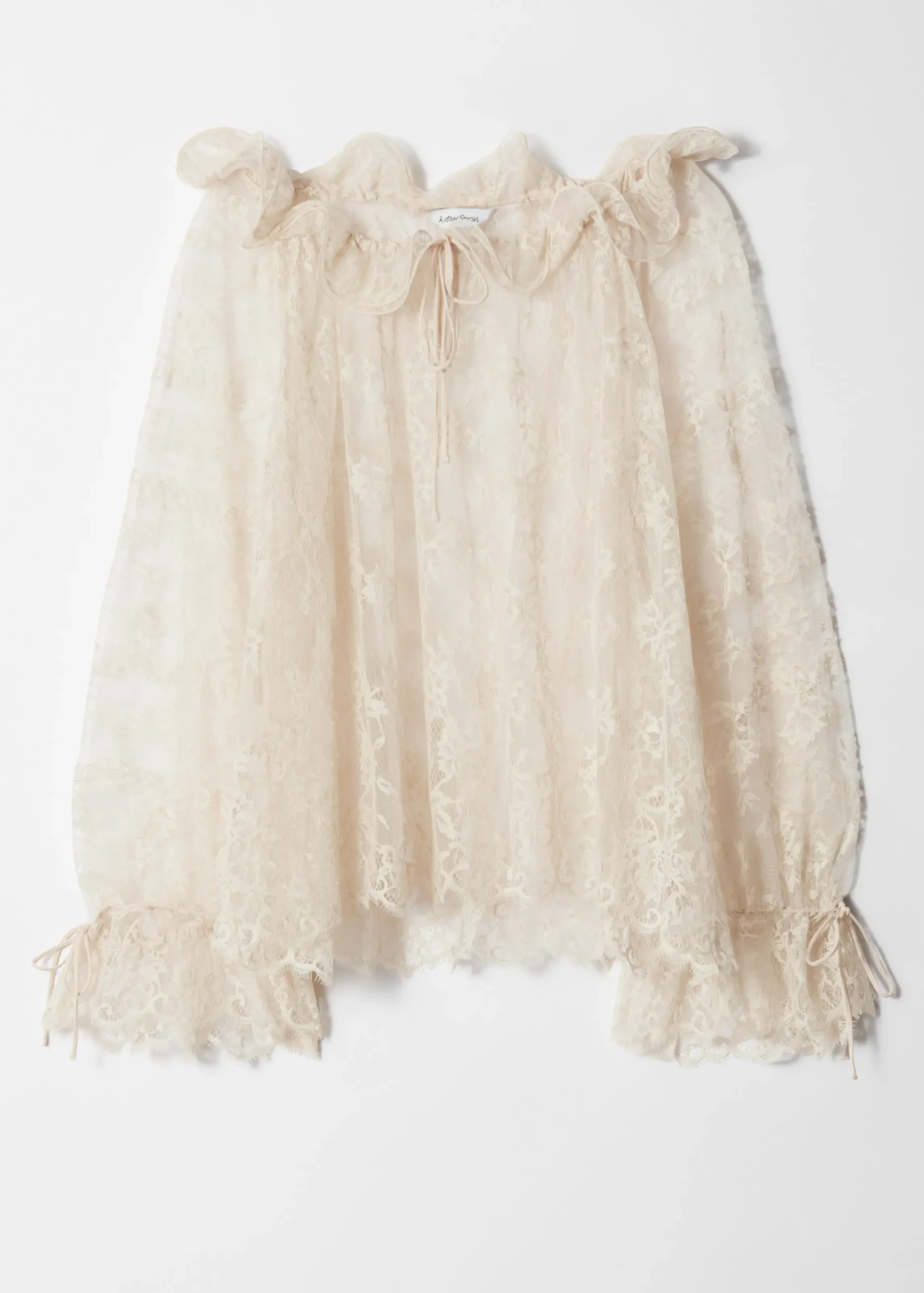 Bluse mit Spitze und Volants