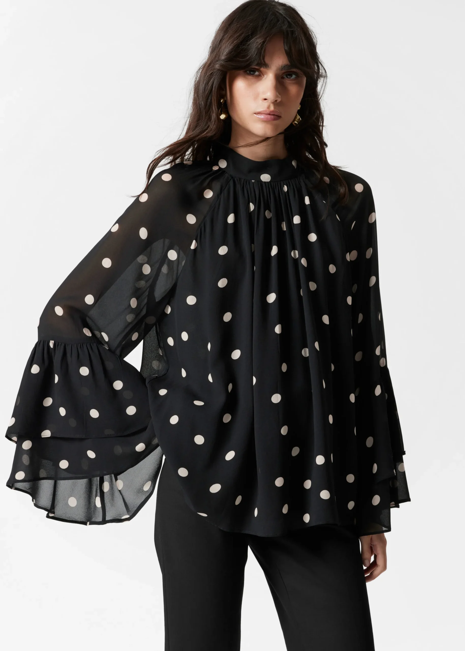 Bluse mit Volants und Stehkragen