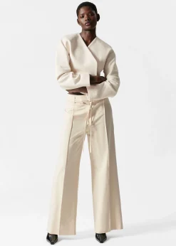 Elegante Hose mit dekorativer Schnalle