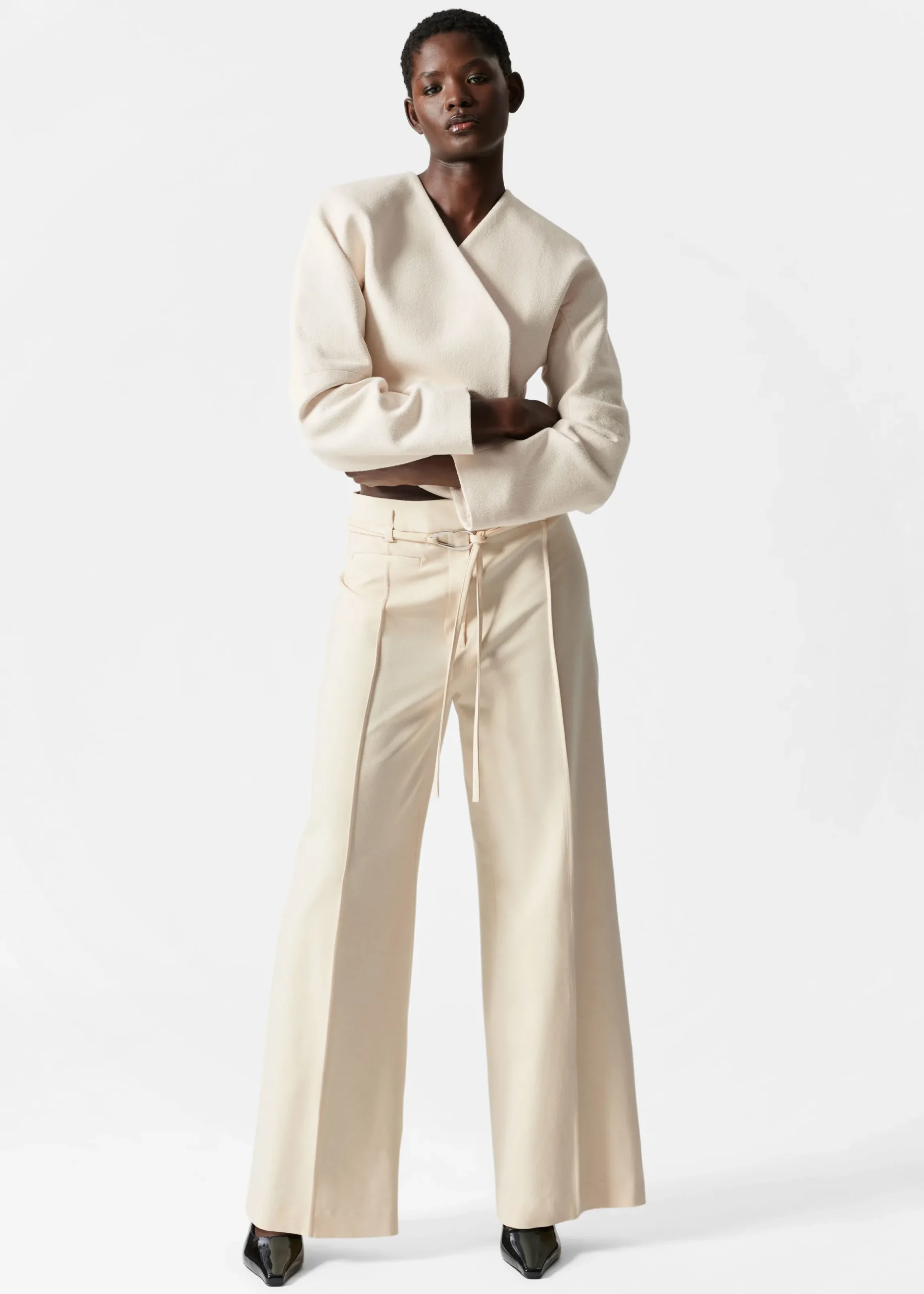 Elegante Hose mit dekorativer Schnalle