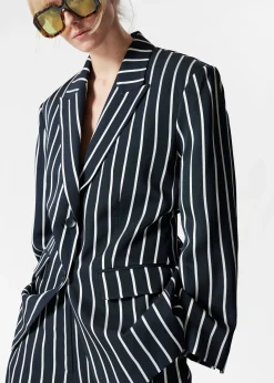 Eleganter Blazer mit breiten Schultern