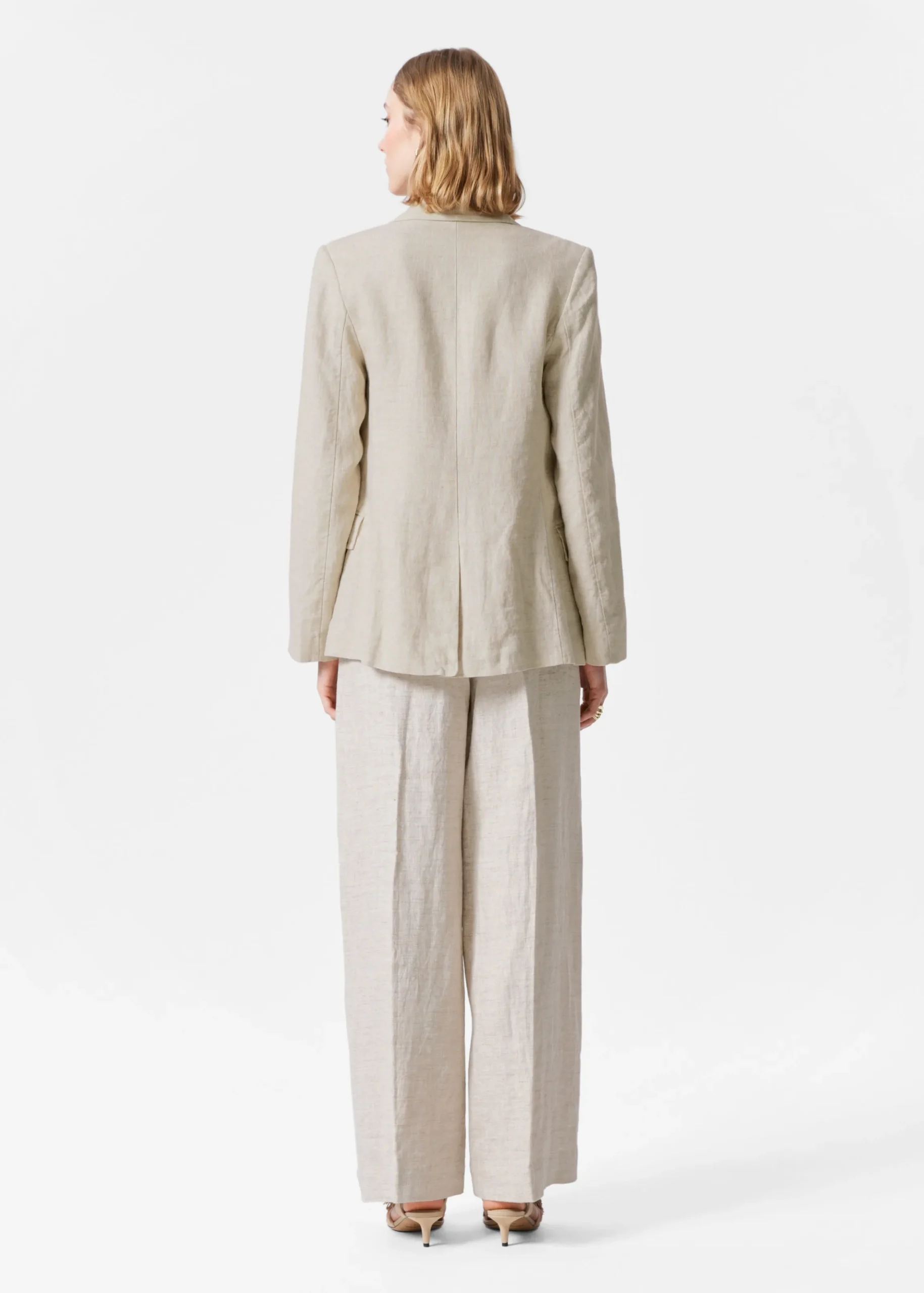 Figurbetonter Leinenblazer