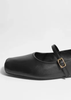 Flache Ballerinas mit karreeförmiger Zehenpartie
