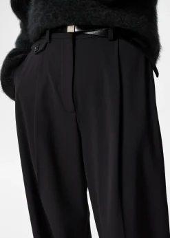 Gerade geschnittene Hose mit Bügelfalten