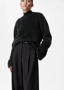 Gerade geschnittene Hose mit Bügelfalten