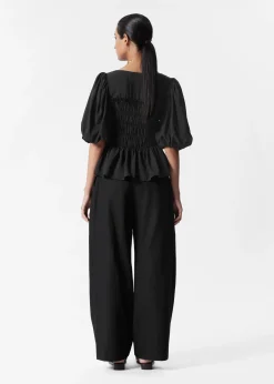 Gesmokte Bluse mit Puffärmeln