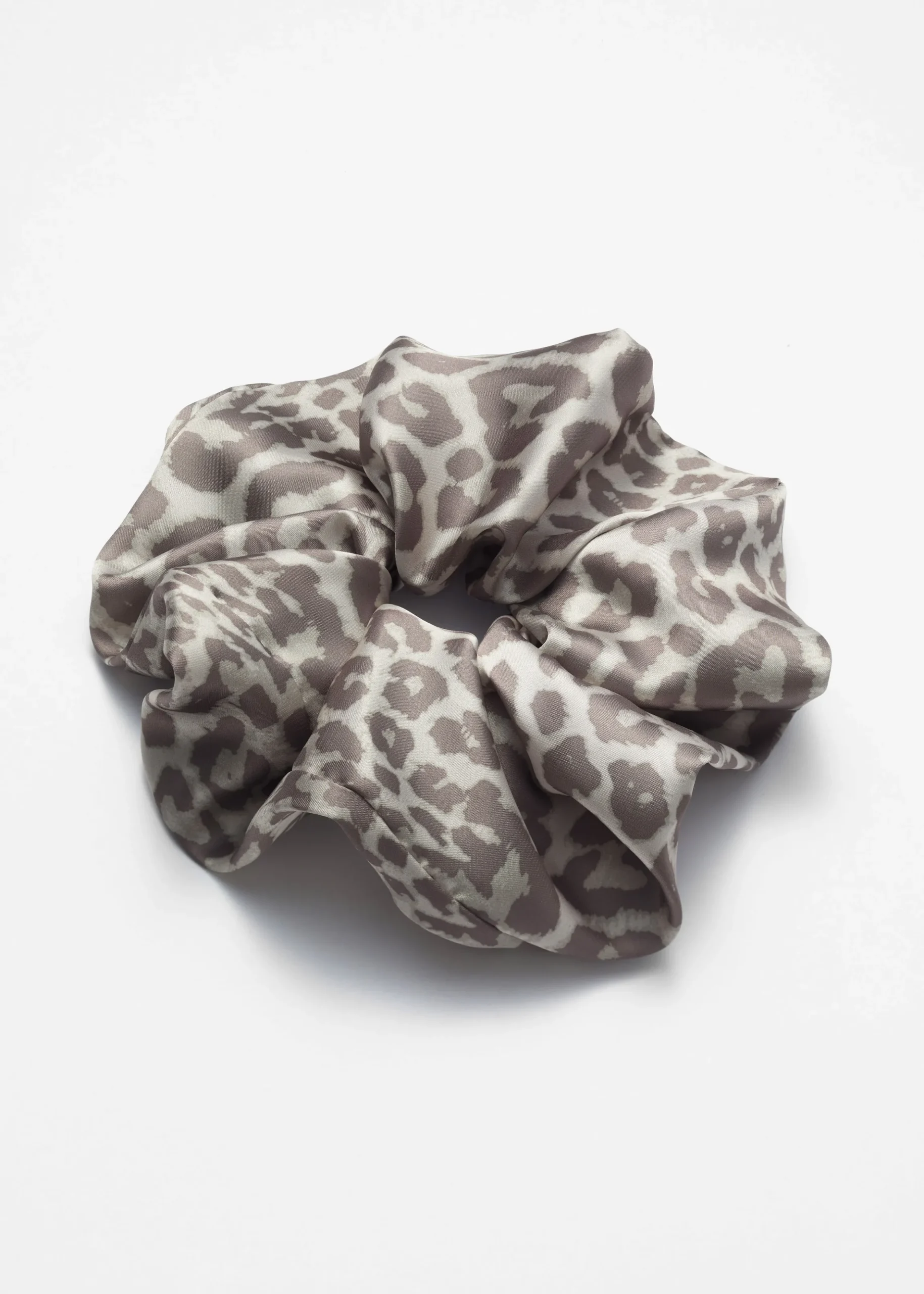 Großer Scrunchie mit Leopardenmuster