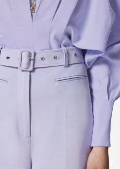 Hose mit Bügelfalten
