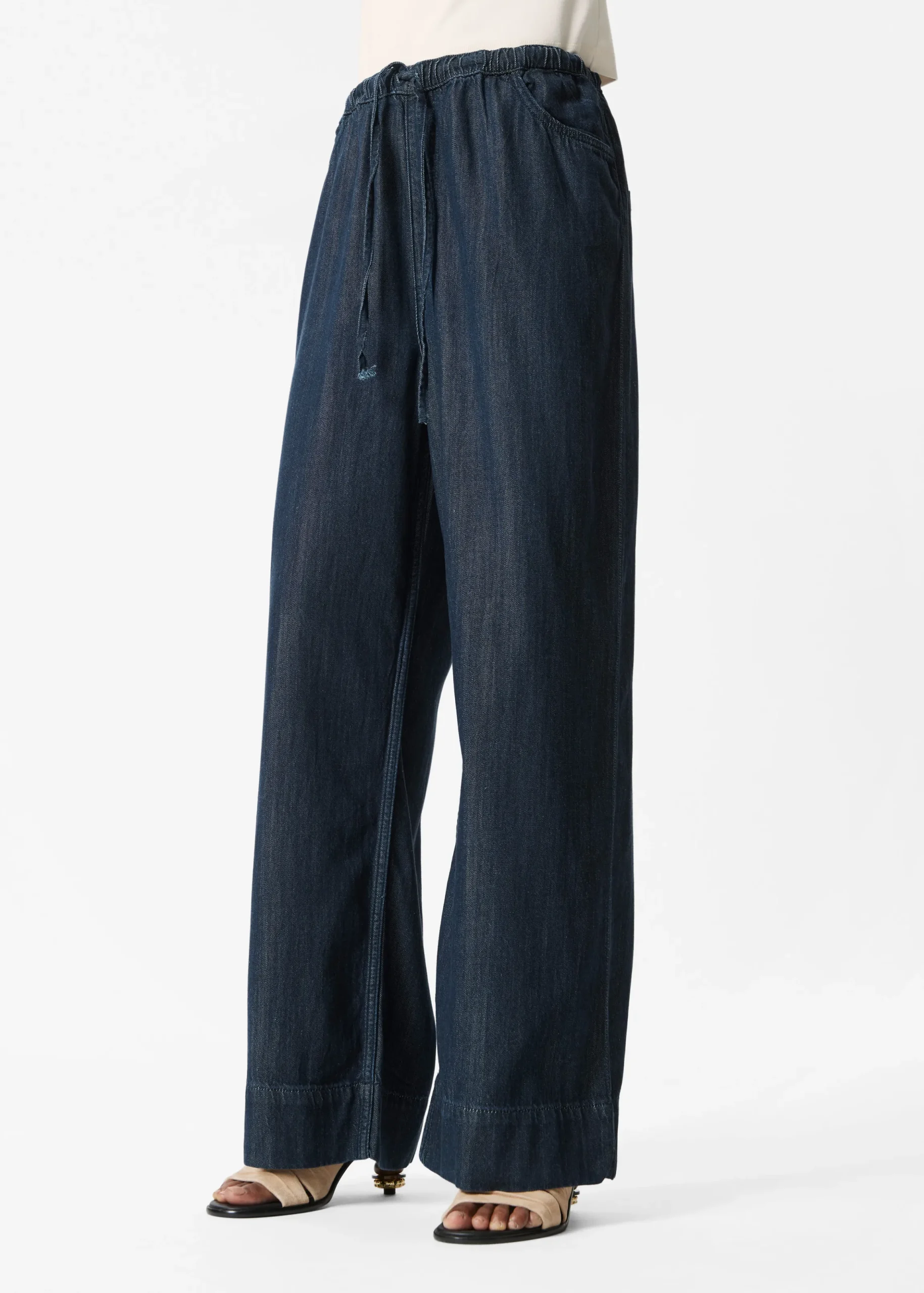 Jeans mit weitem Bein und Kordelzug