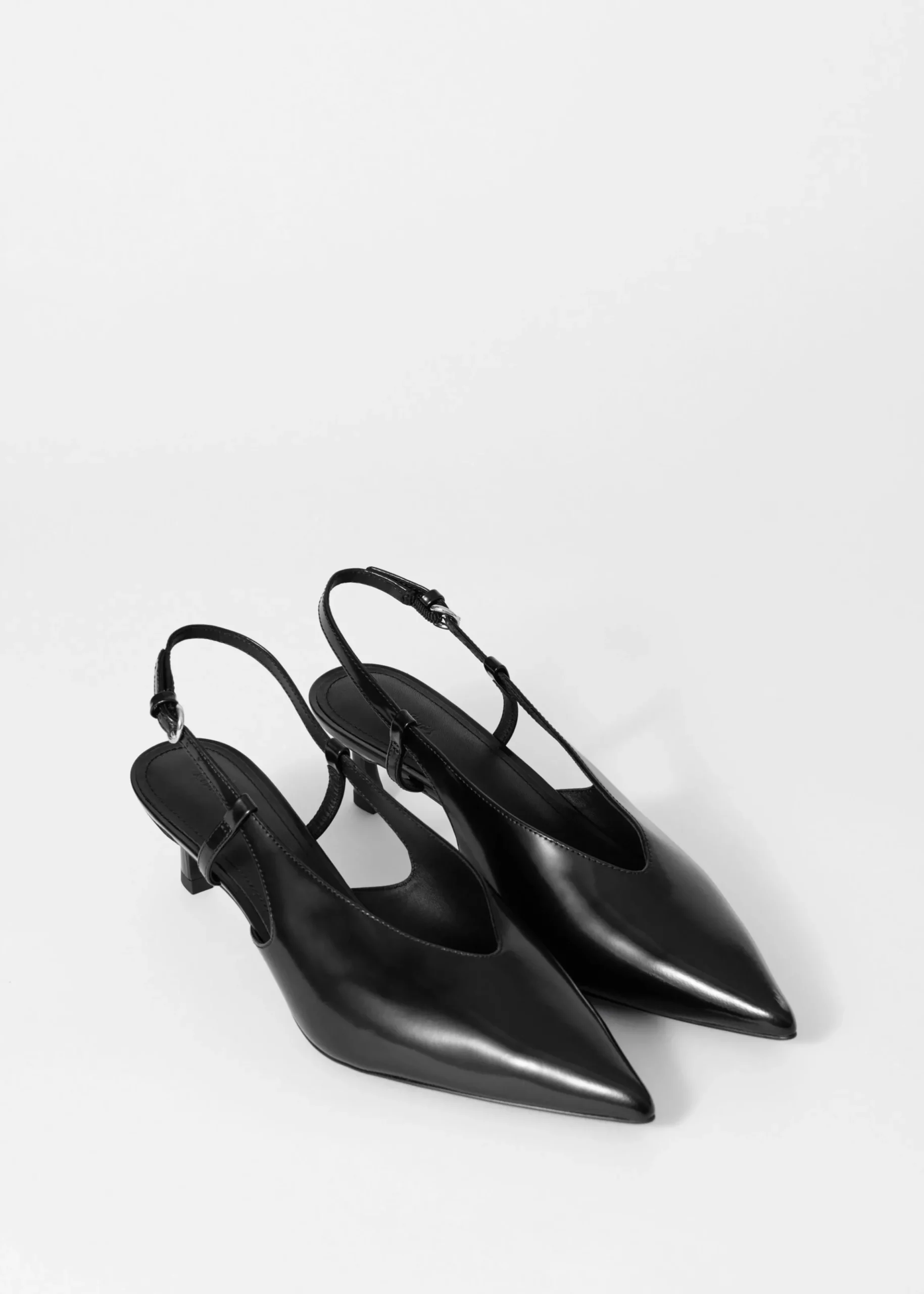 Klassische Lederpumps mit Fersenriemen
