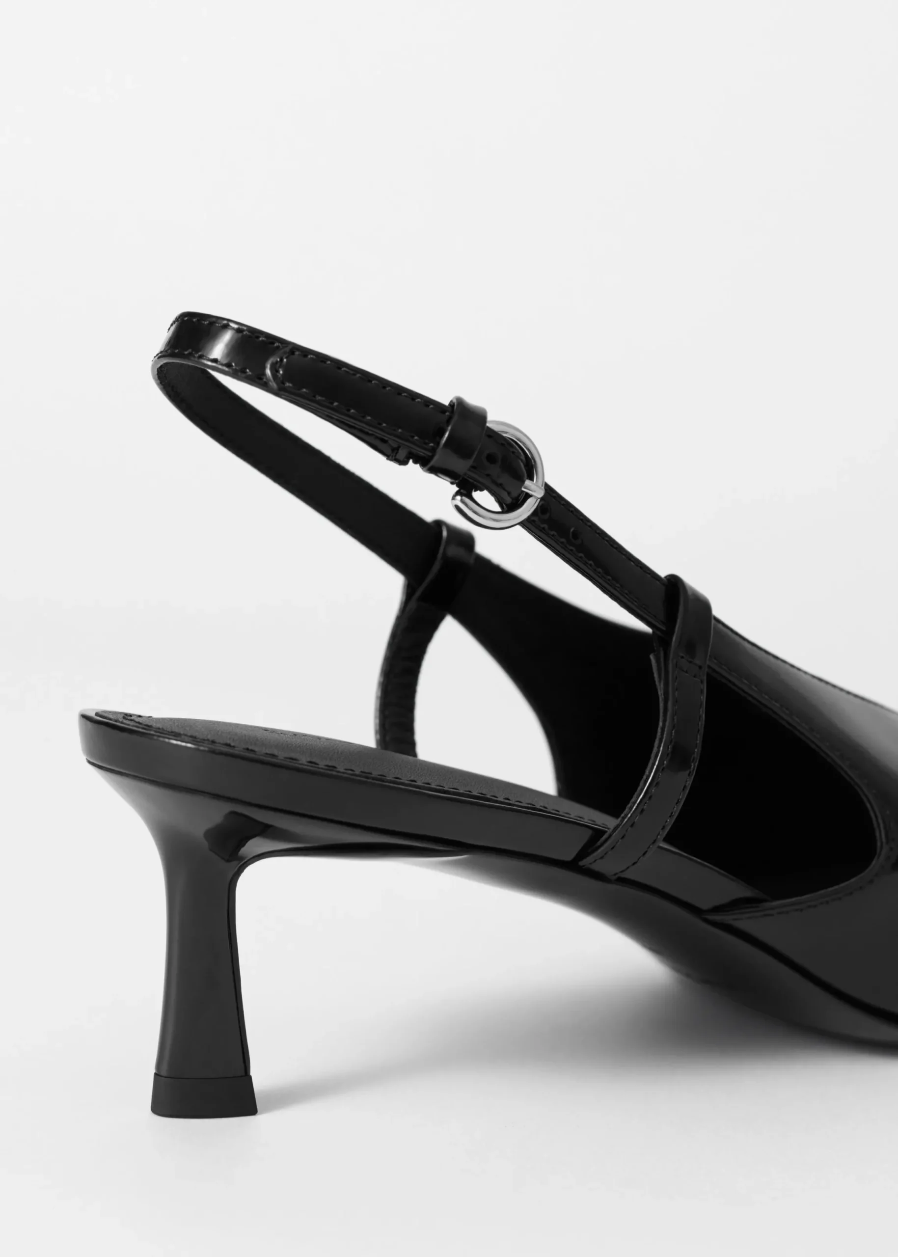Klassische Lederpumps mit Fersenriemen