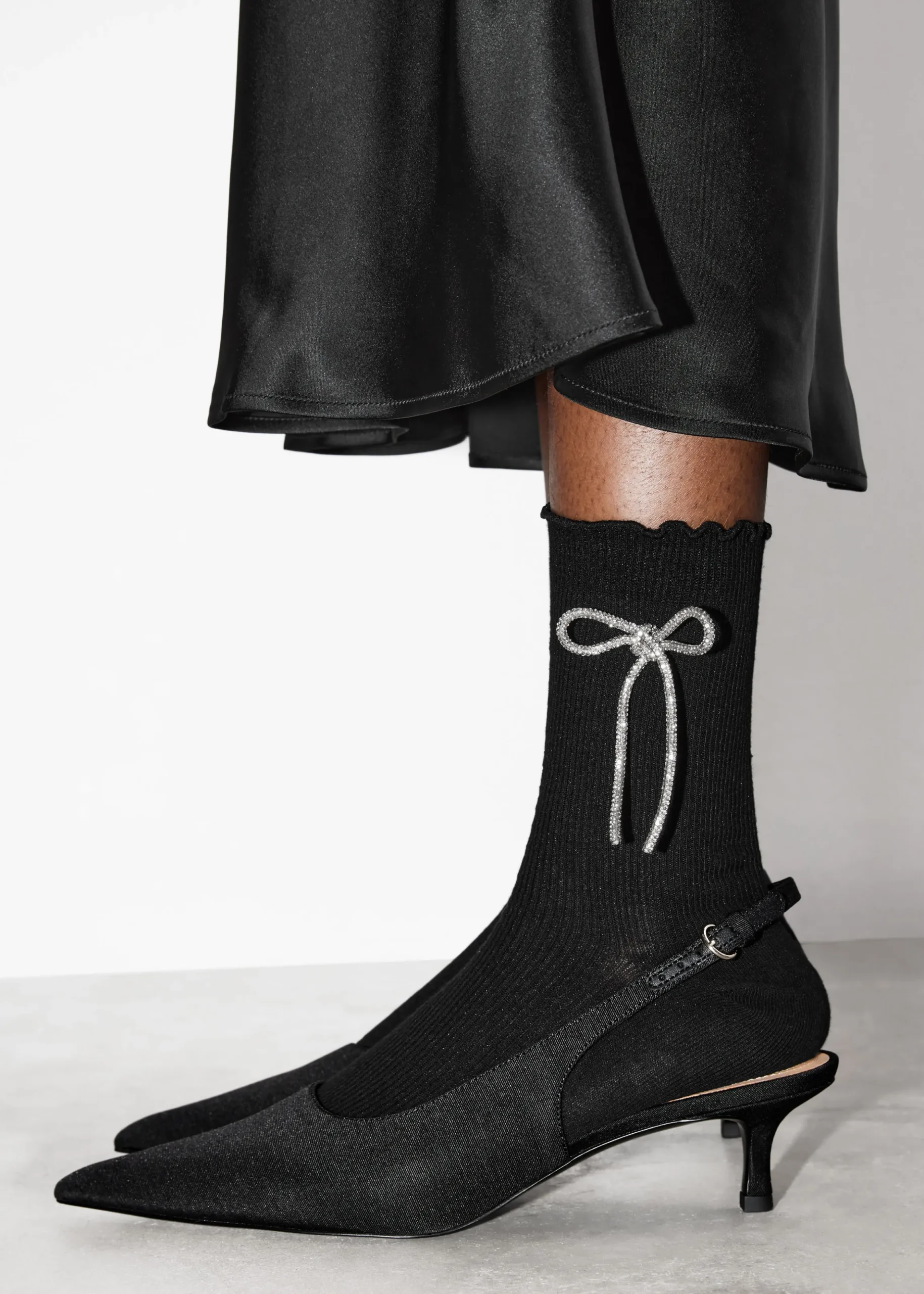 Klassische Satin-Pumps