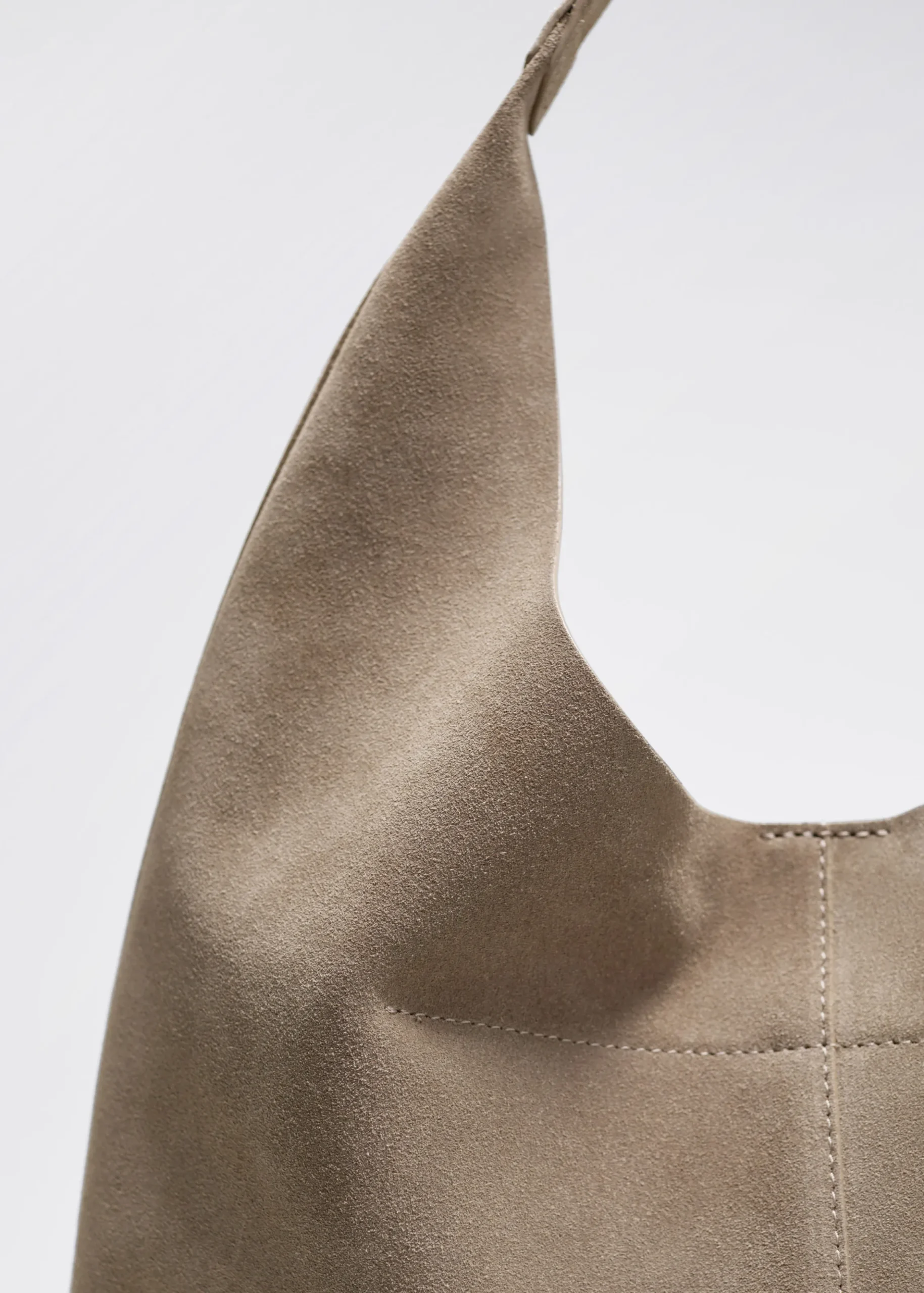 Klassische Tragetasche aus Veloursleder