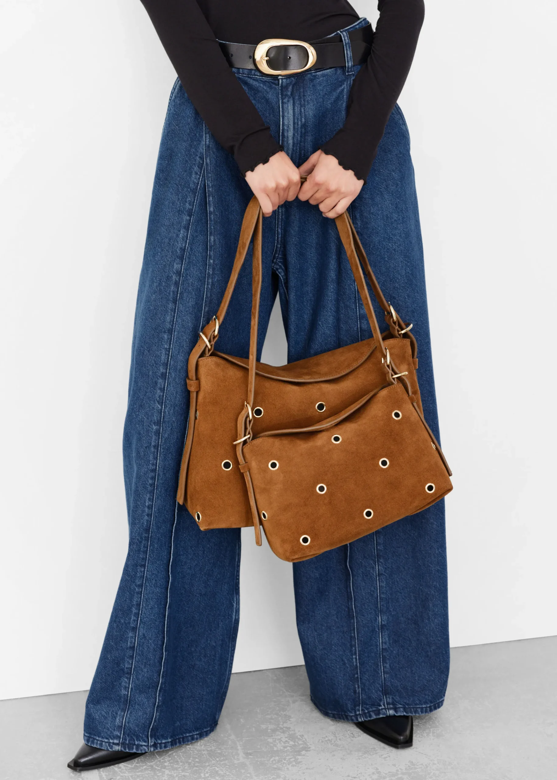 Kleine Tasche aus Veloursleder mit Ösen