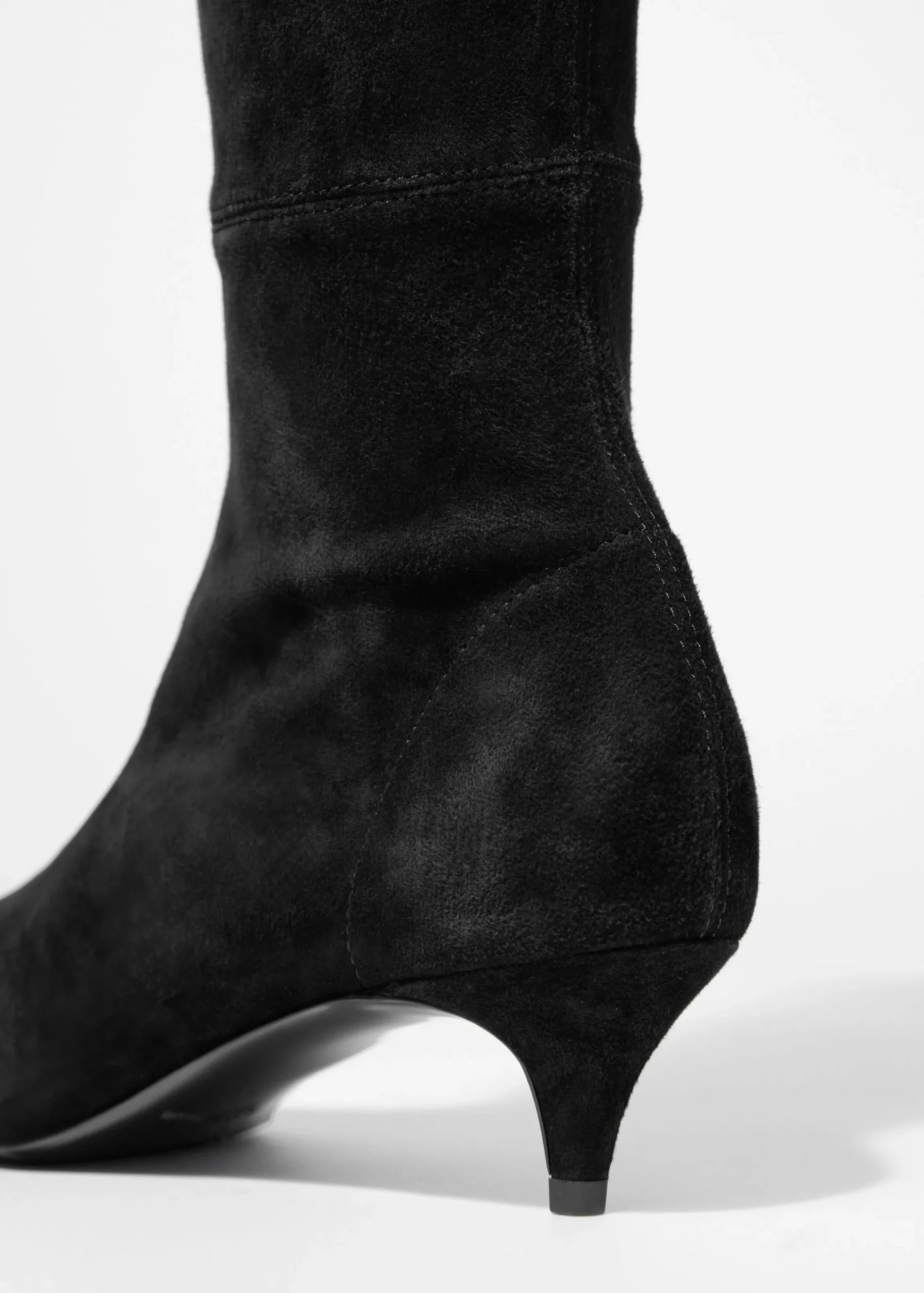 Kniehohe Stiefel aus Stretch-Veloursleder