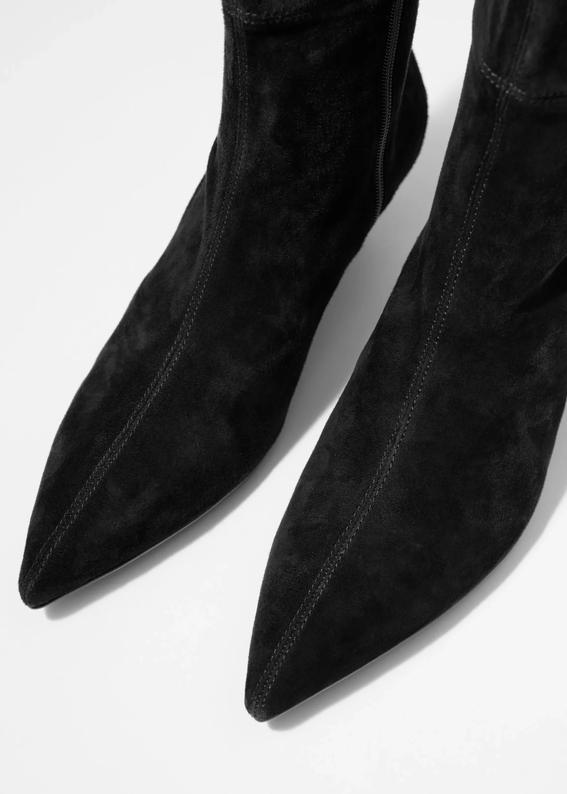 Kniehohe Stiefel aus Stretch-Veloursleder
